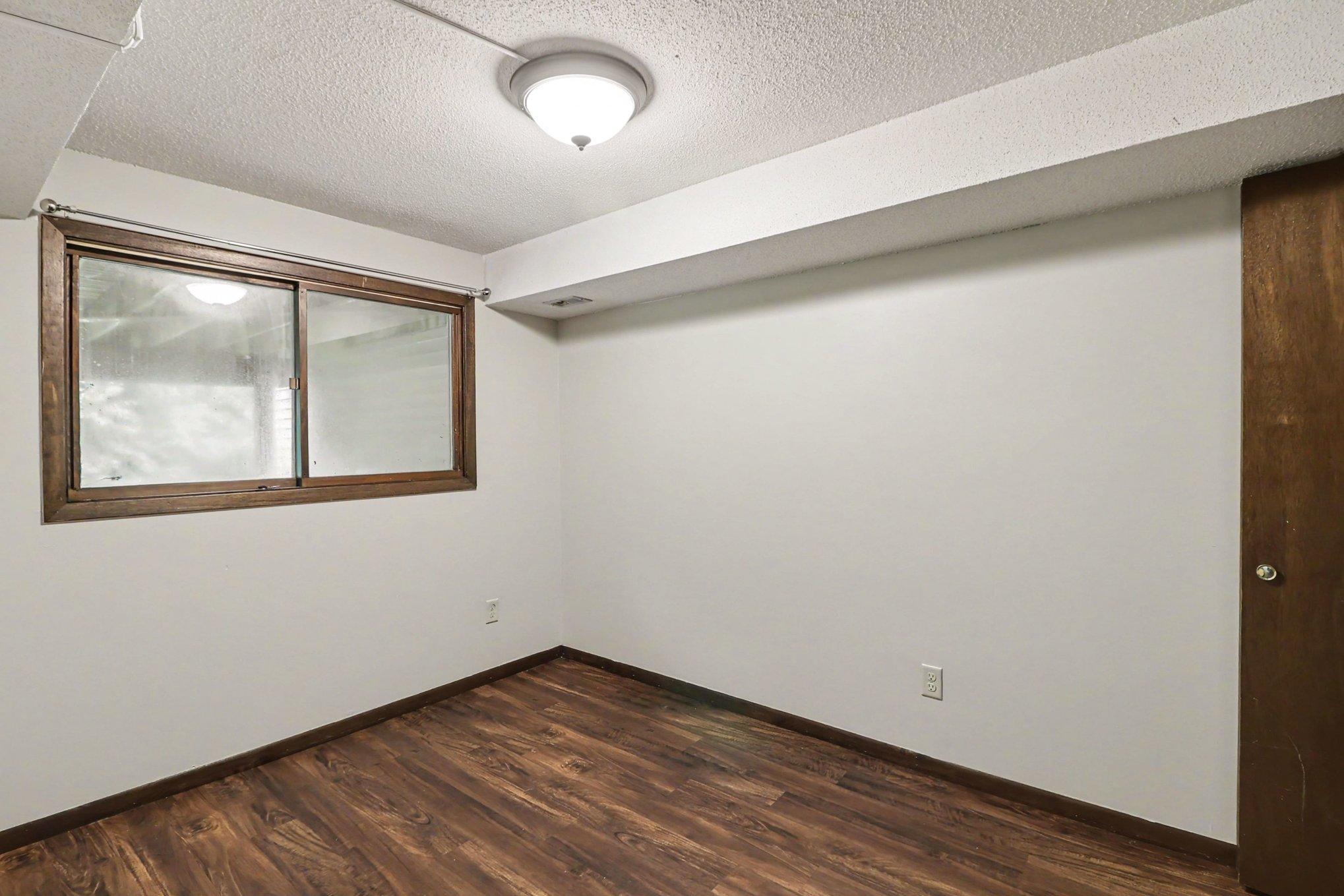 4490 Woodgate Point Property Photo 16