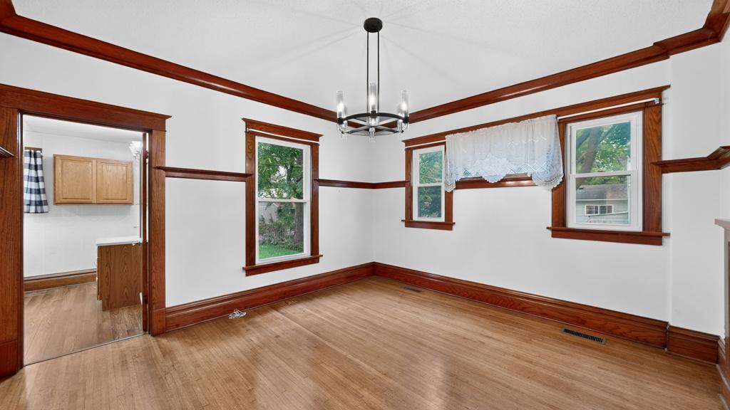 706 N Broadway Avenue Property Photo 18