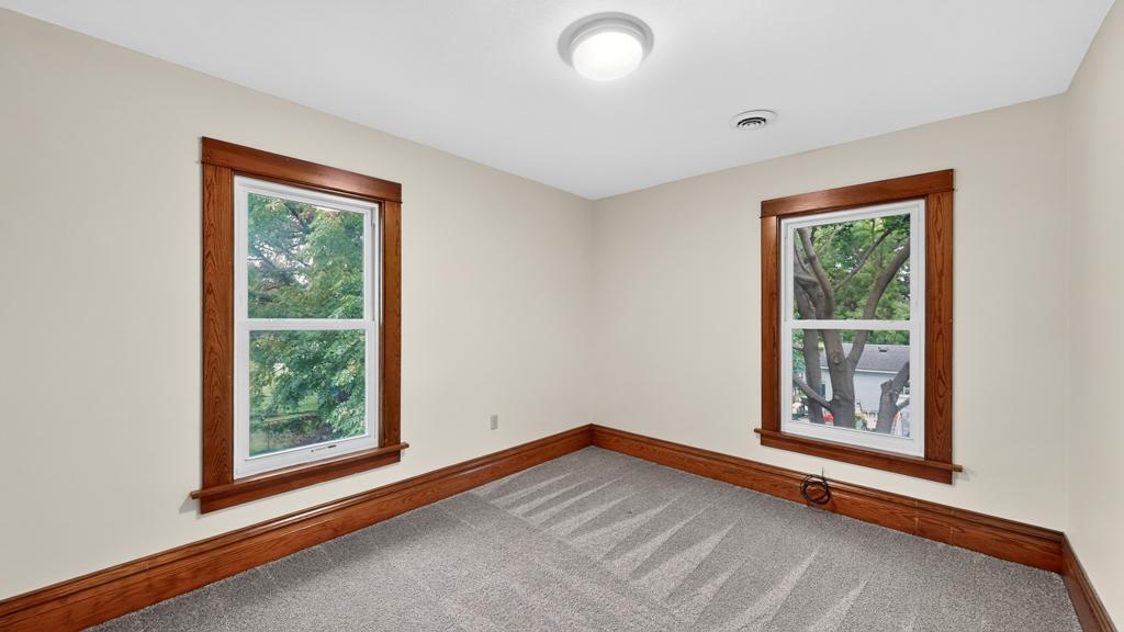 706 N Broadway Avenue Property Photo 30