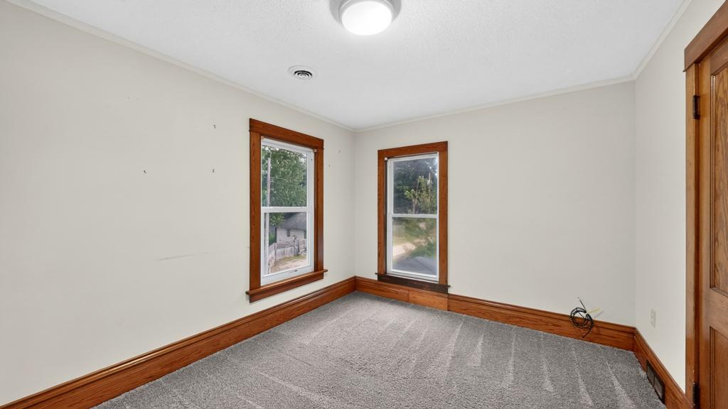 706 N Broadway Avenue Property Photo 32