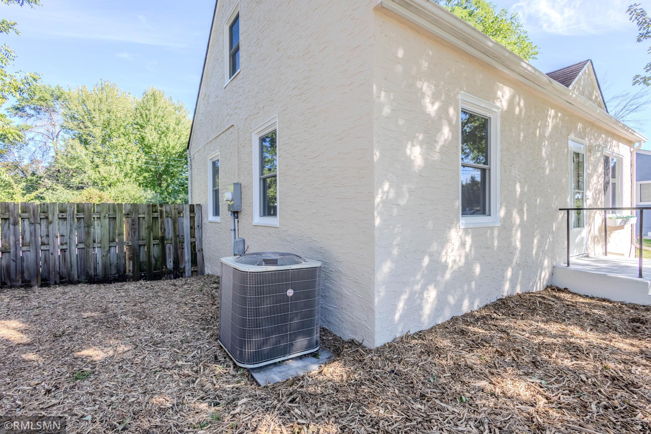 6823 E River Road Ne Property Photo 3