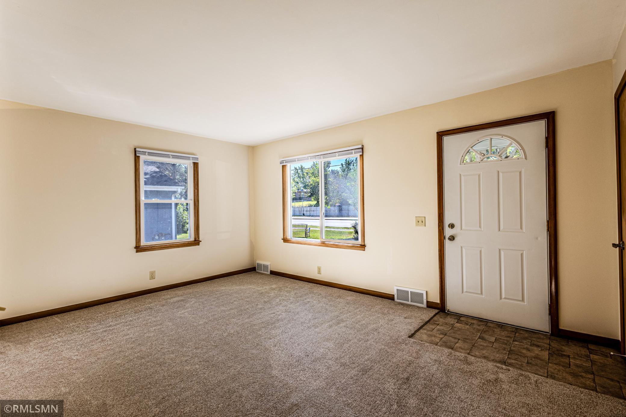 6823 E River Road Ne Property Photo 9
