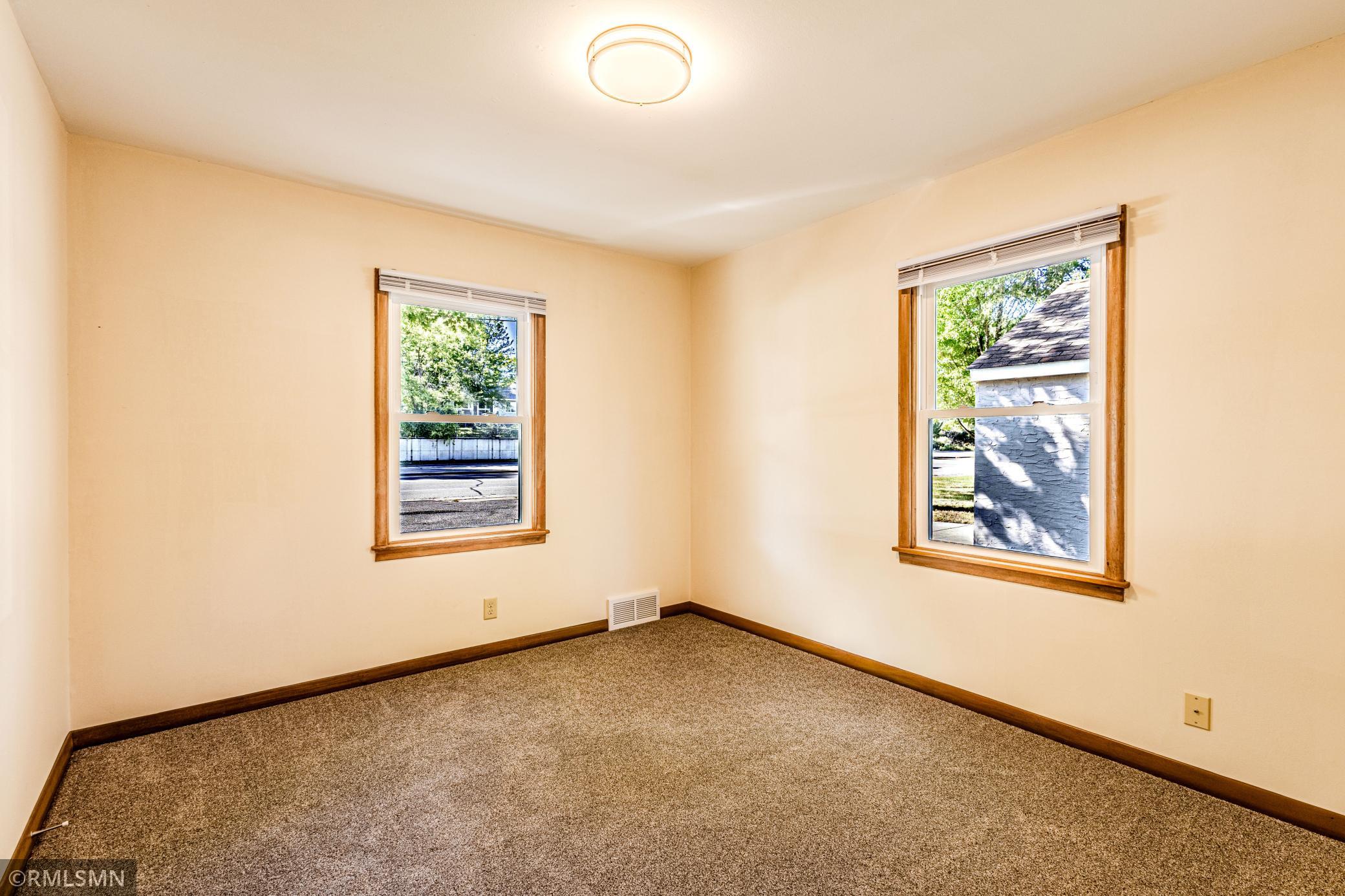 6823 E River Road Ne Property Photo 13
