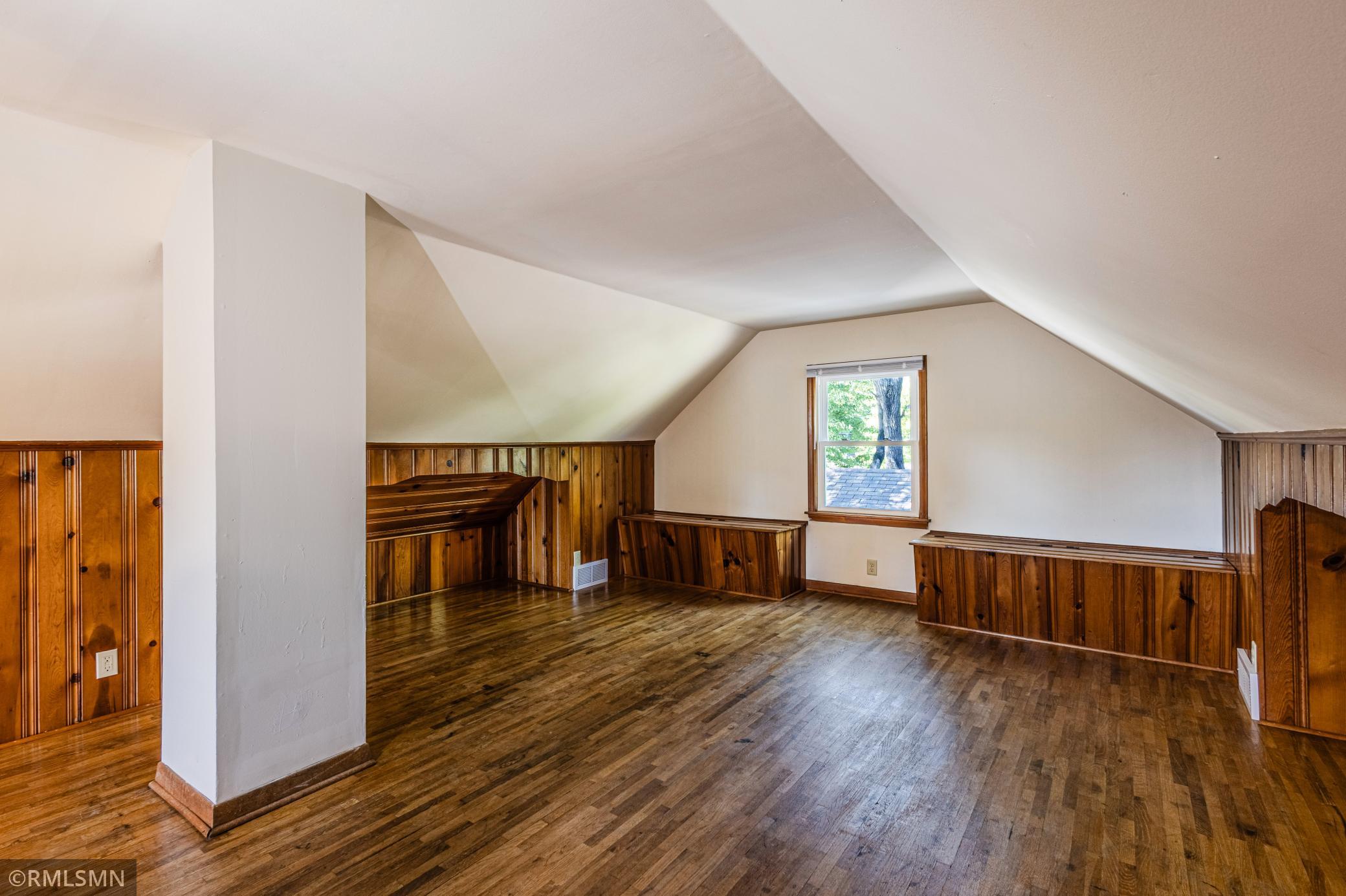 6823 E River Road Ne Property Photo 21