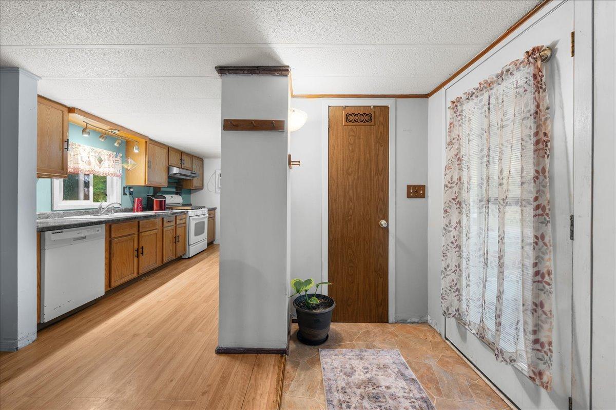 25261 Maple Tree Lane Property Photo 6