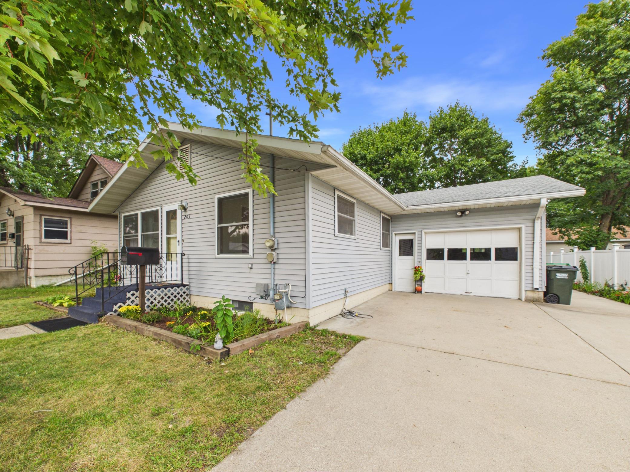 205 3rd Street Se Property Photo 1