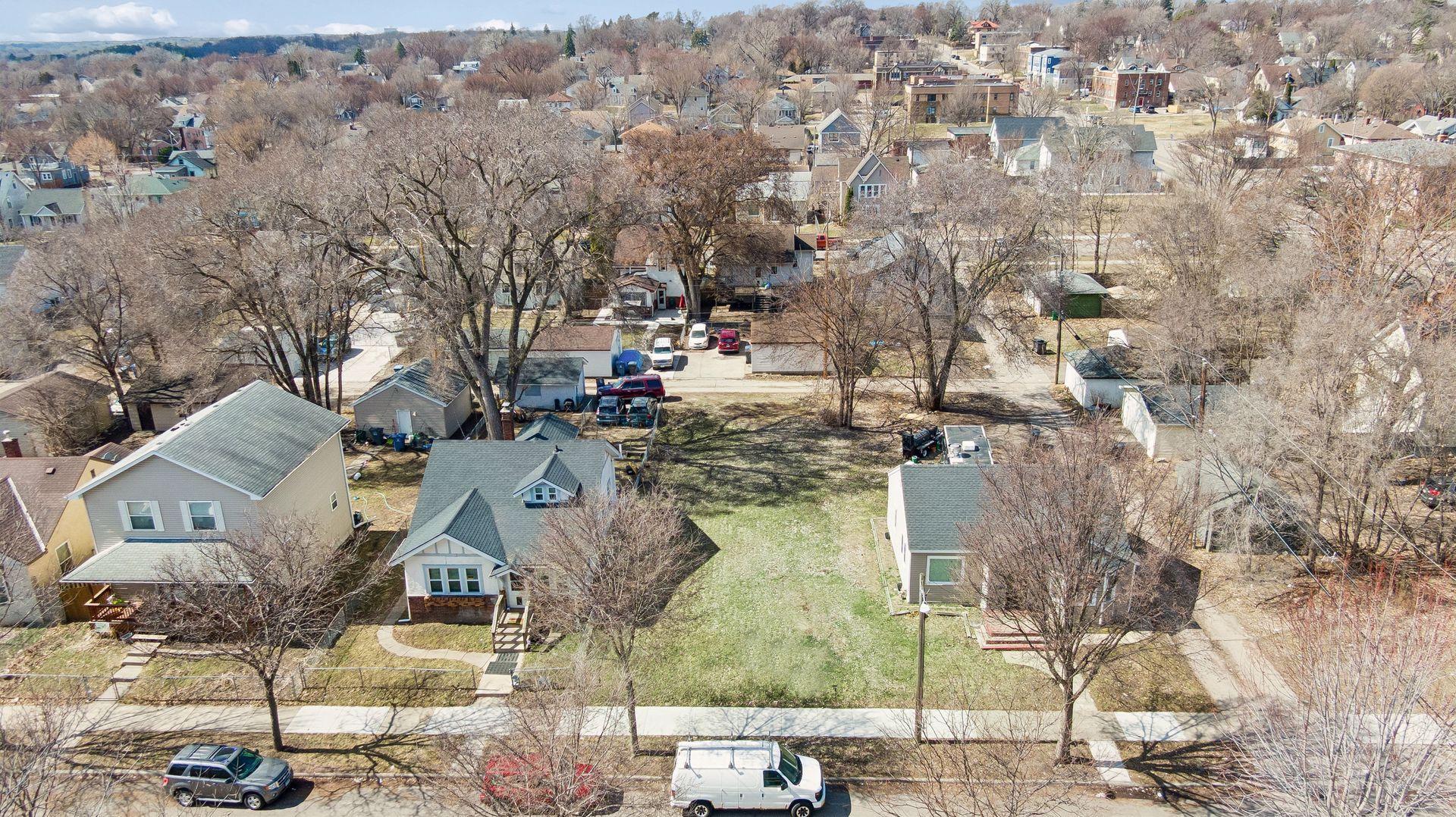 1815 Queen Avenue N Property Photo