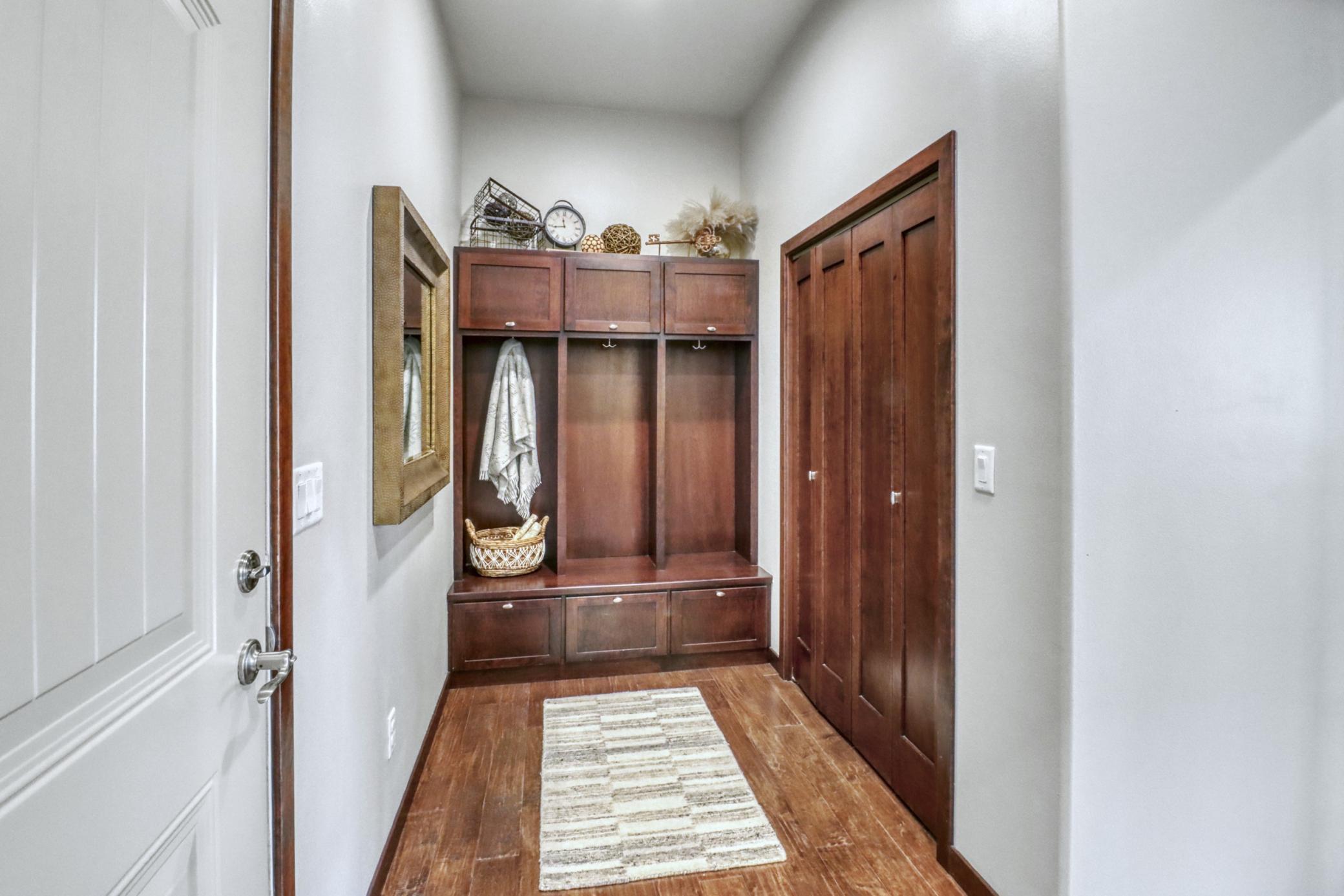 5827 Silverleaf Drive S Property Photo 35