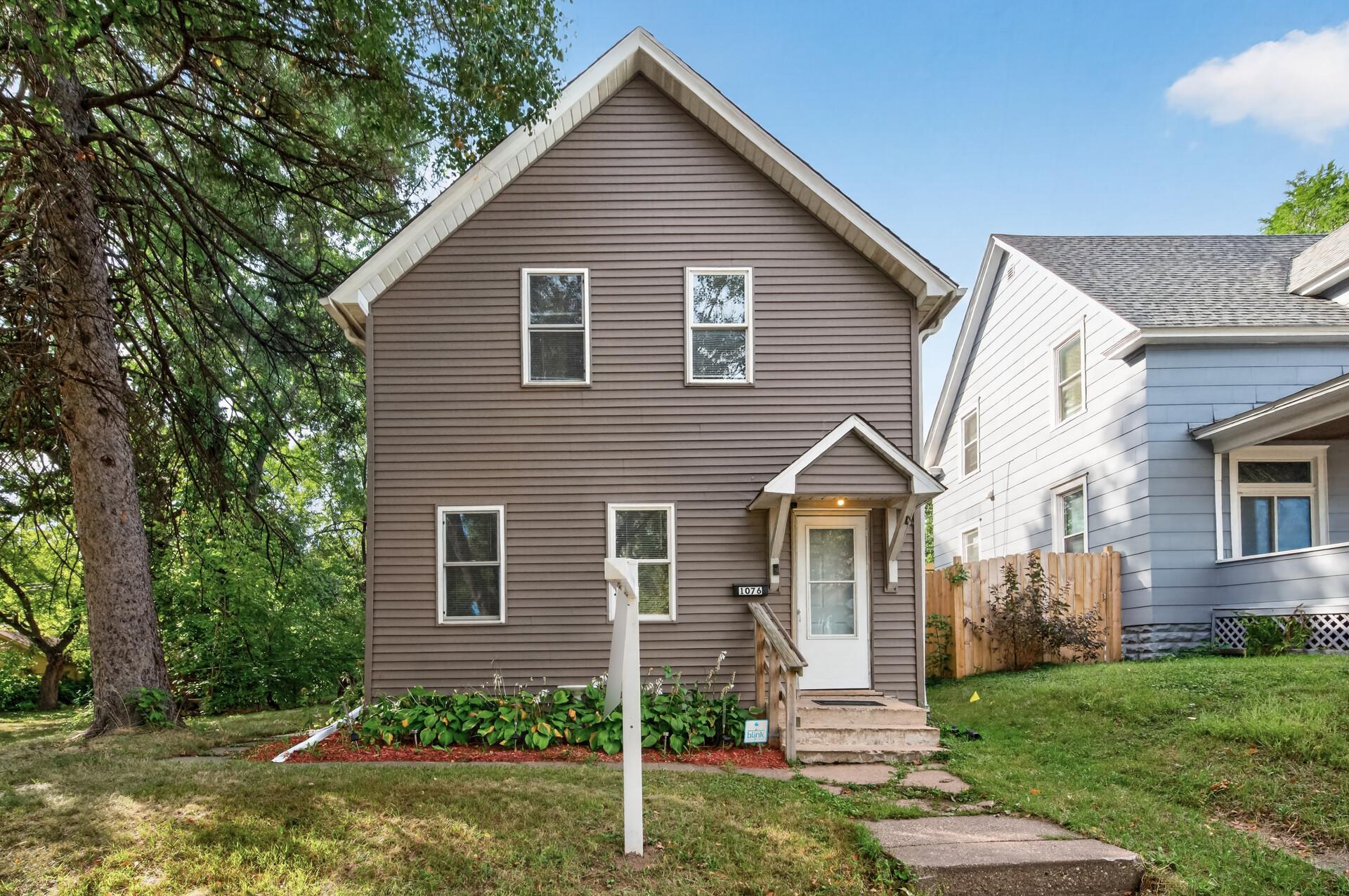1076 Ross Avenue Property Photo 1