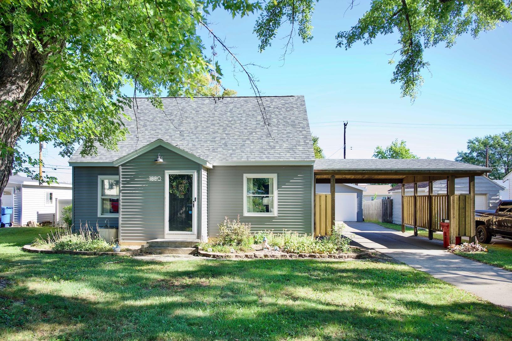 1880 W 5th Street Property Photo 1