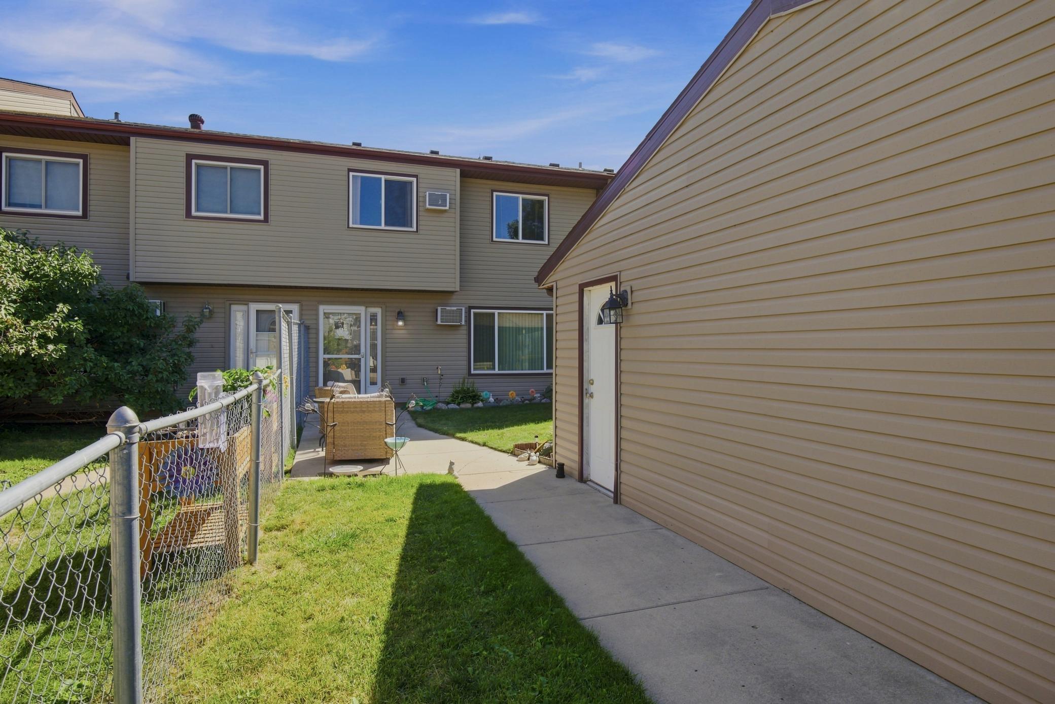 233 19th Street E Property Photo 2