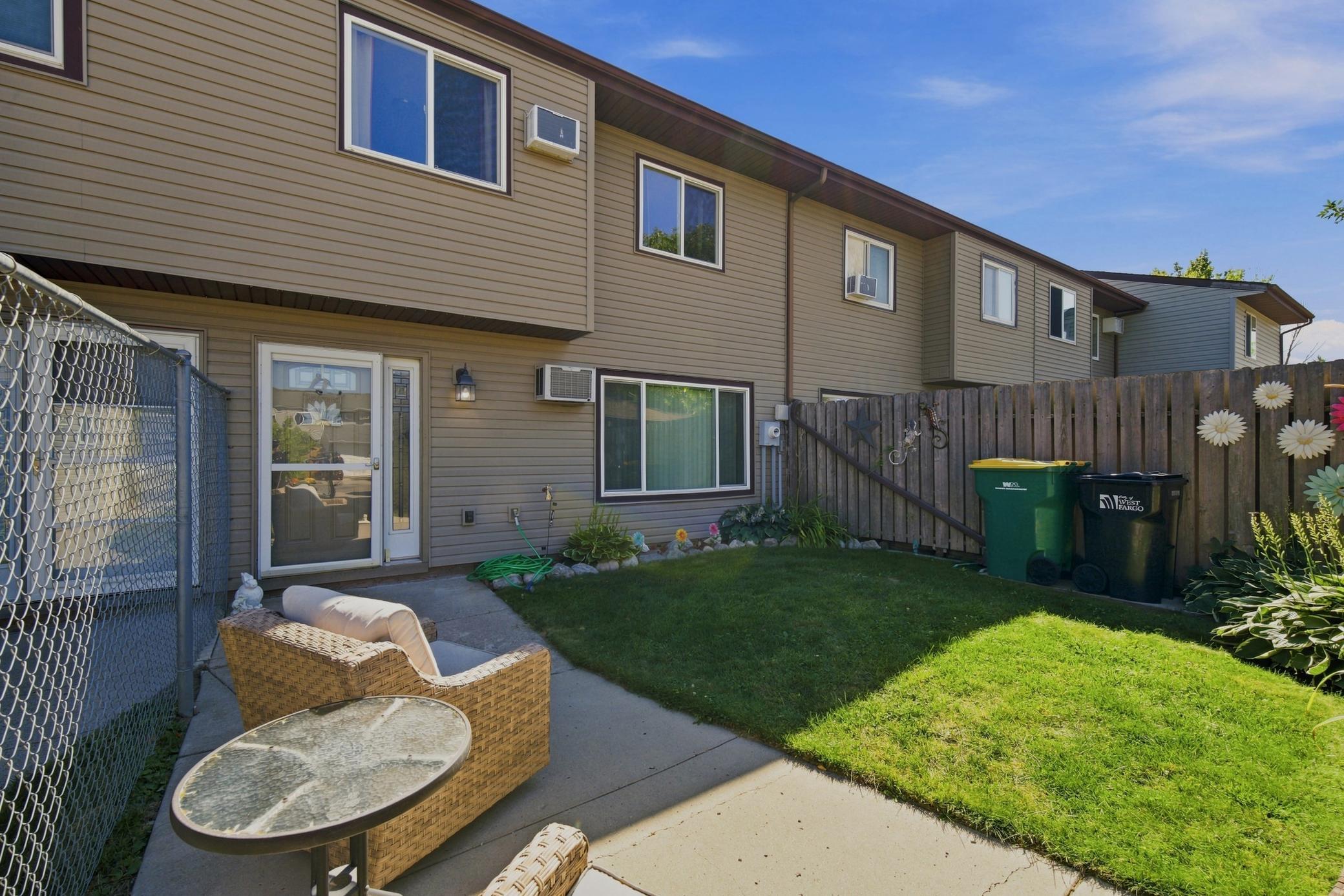 233 19th Street E Property Photo 3