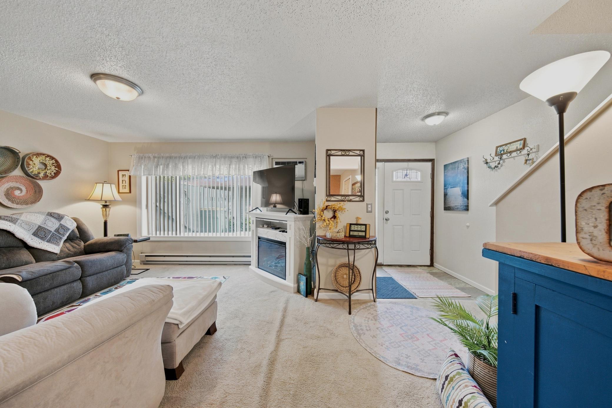 233 19th Street E Property Photo 5