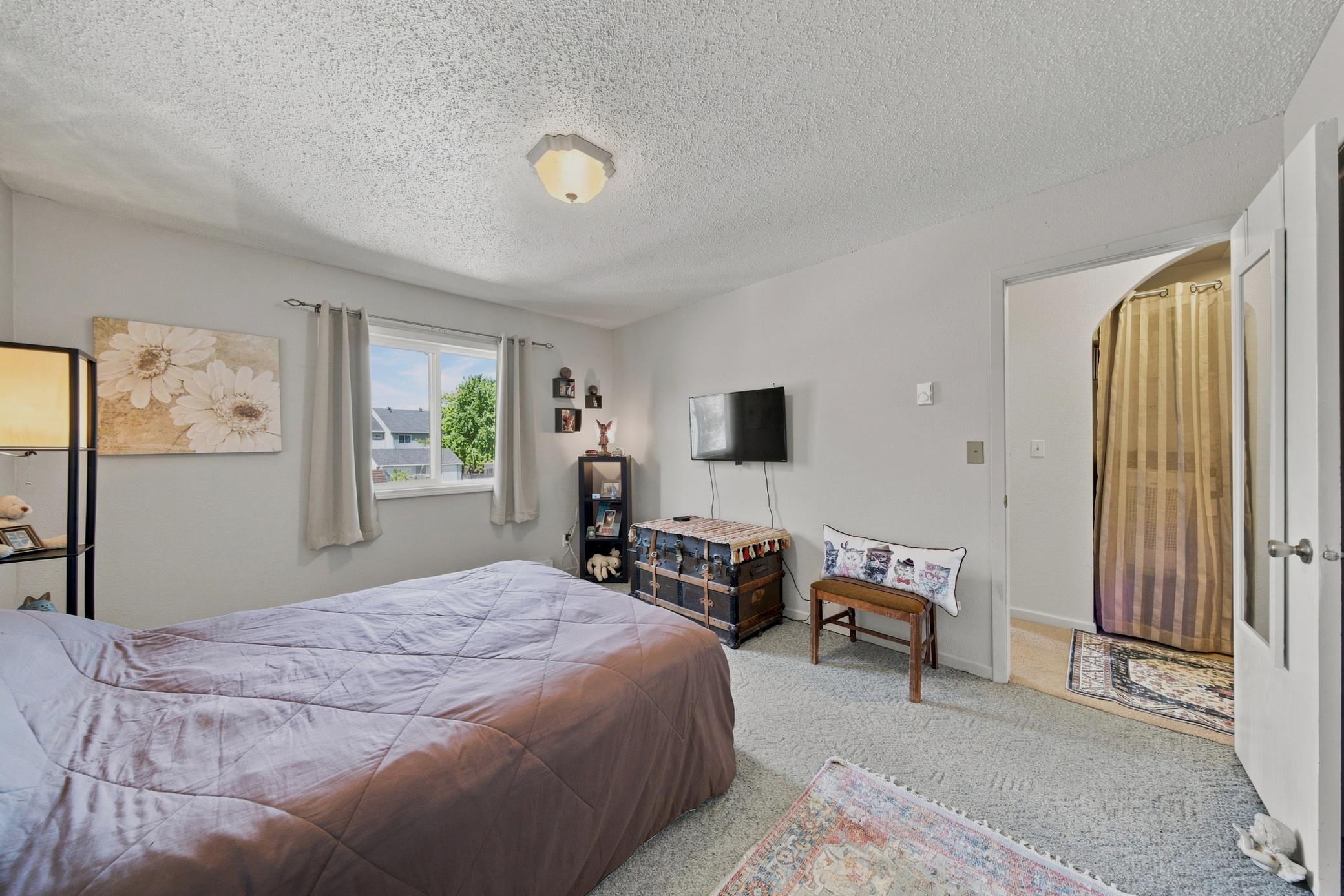 233 19th Street E Property Photo 22