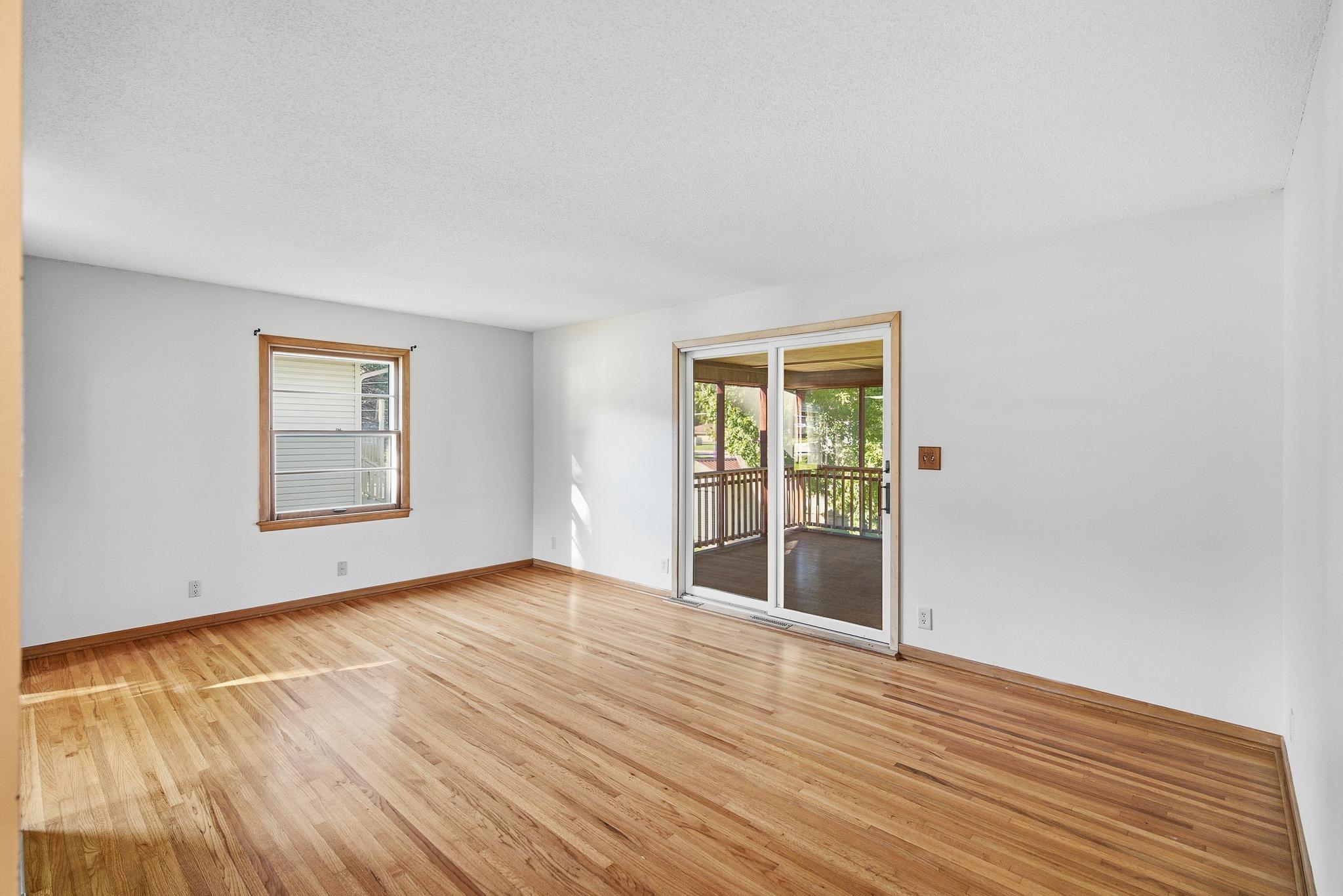 611 James Ave Property Photo 2