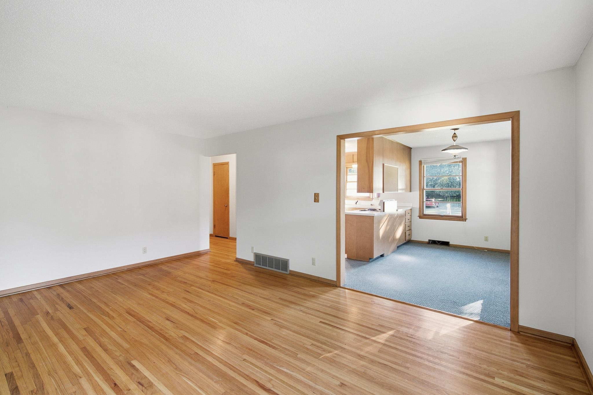 611 James Ave Property Photo 3