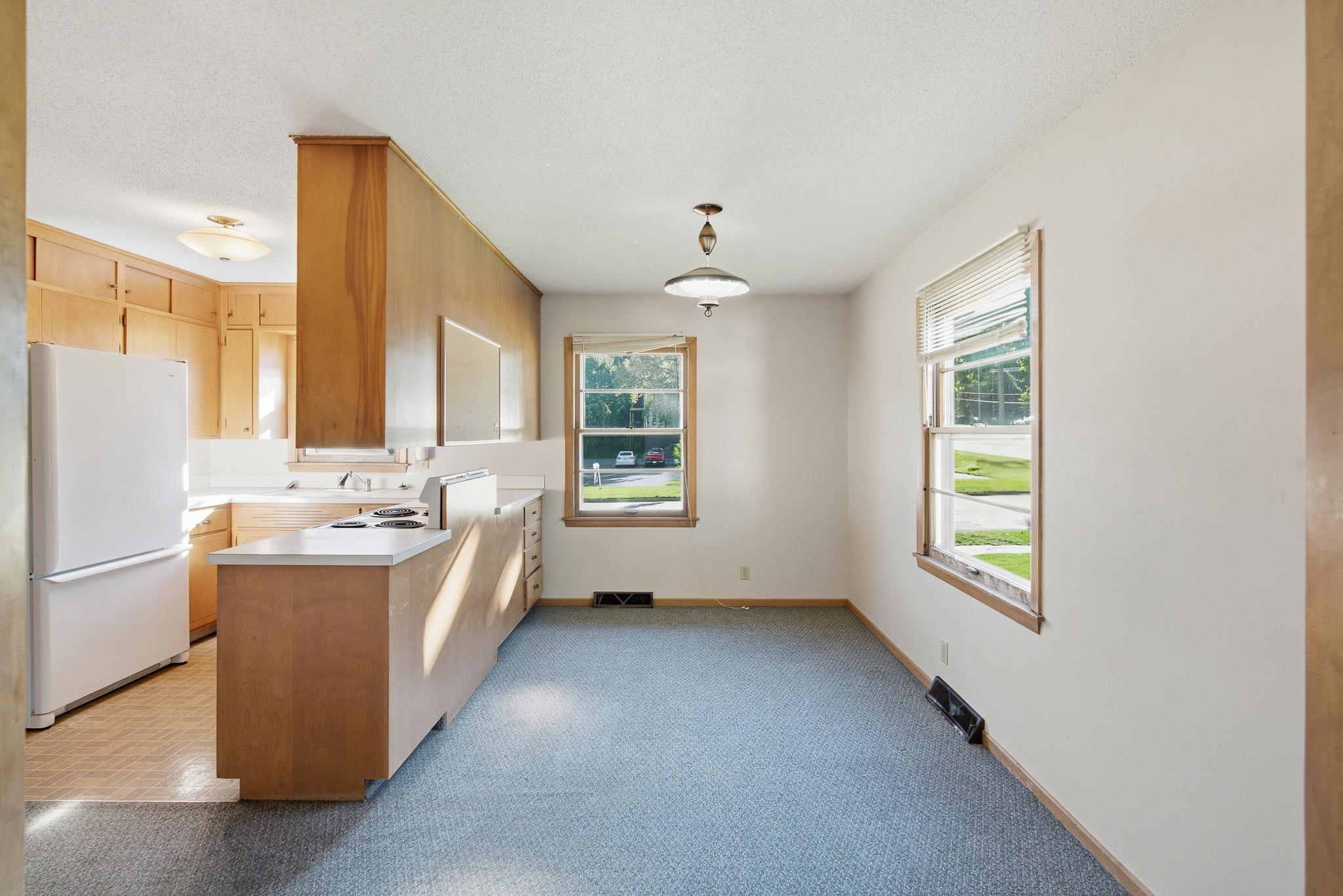 611 James Ave Property Photo 4