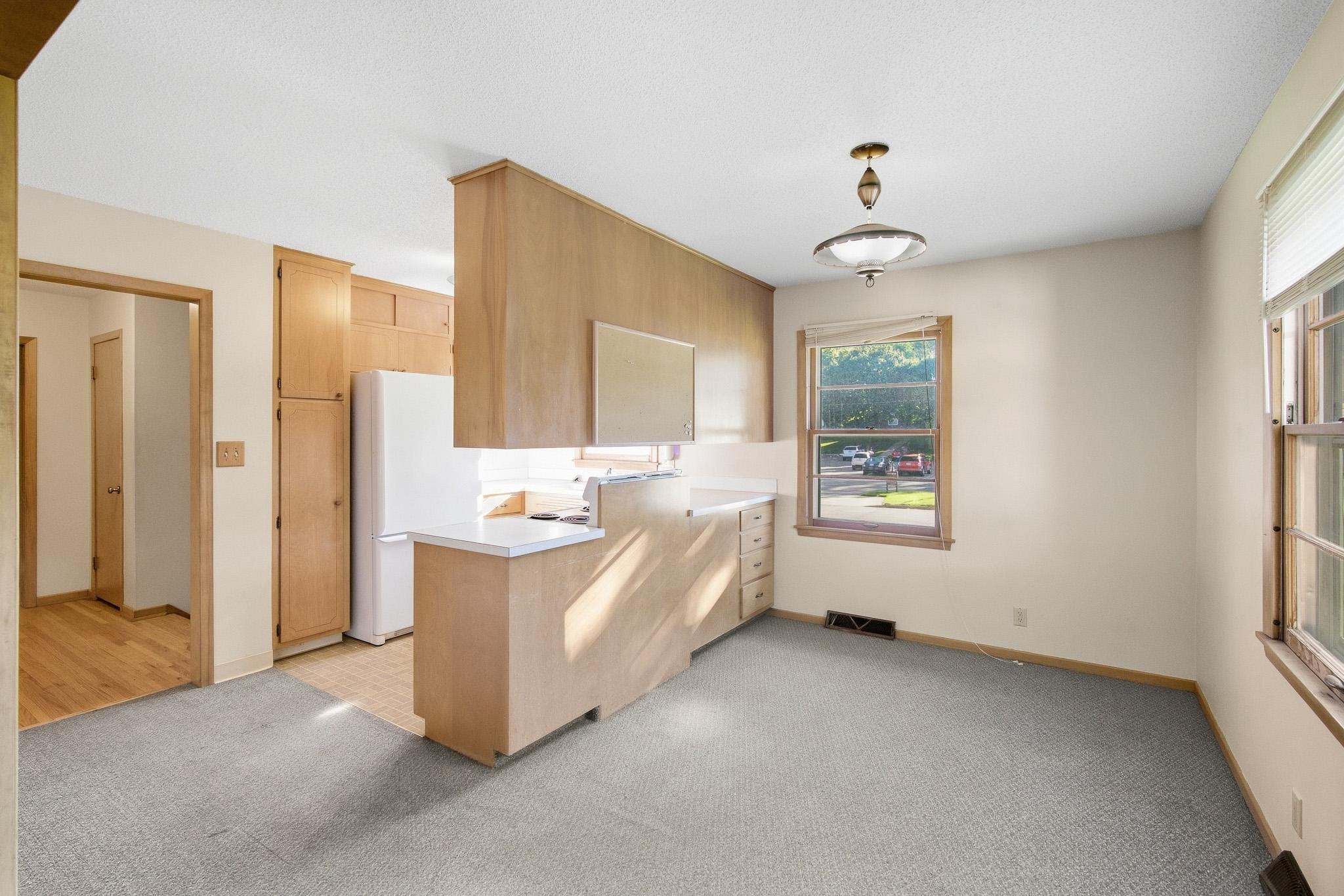 611 James Ave Property Photo 5
