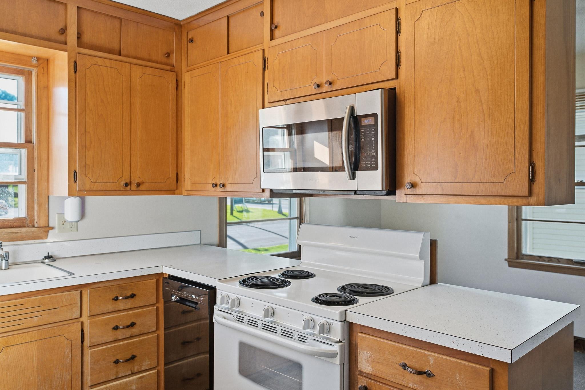 611 James Ave Property Photo 8