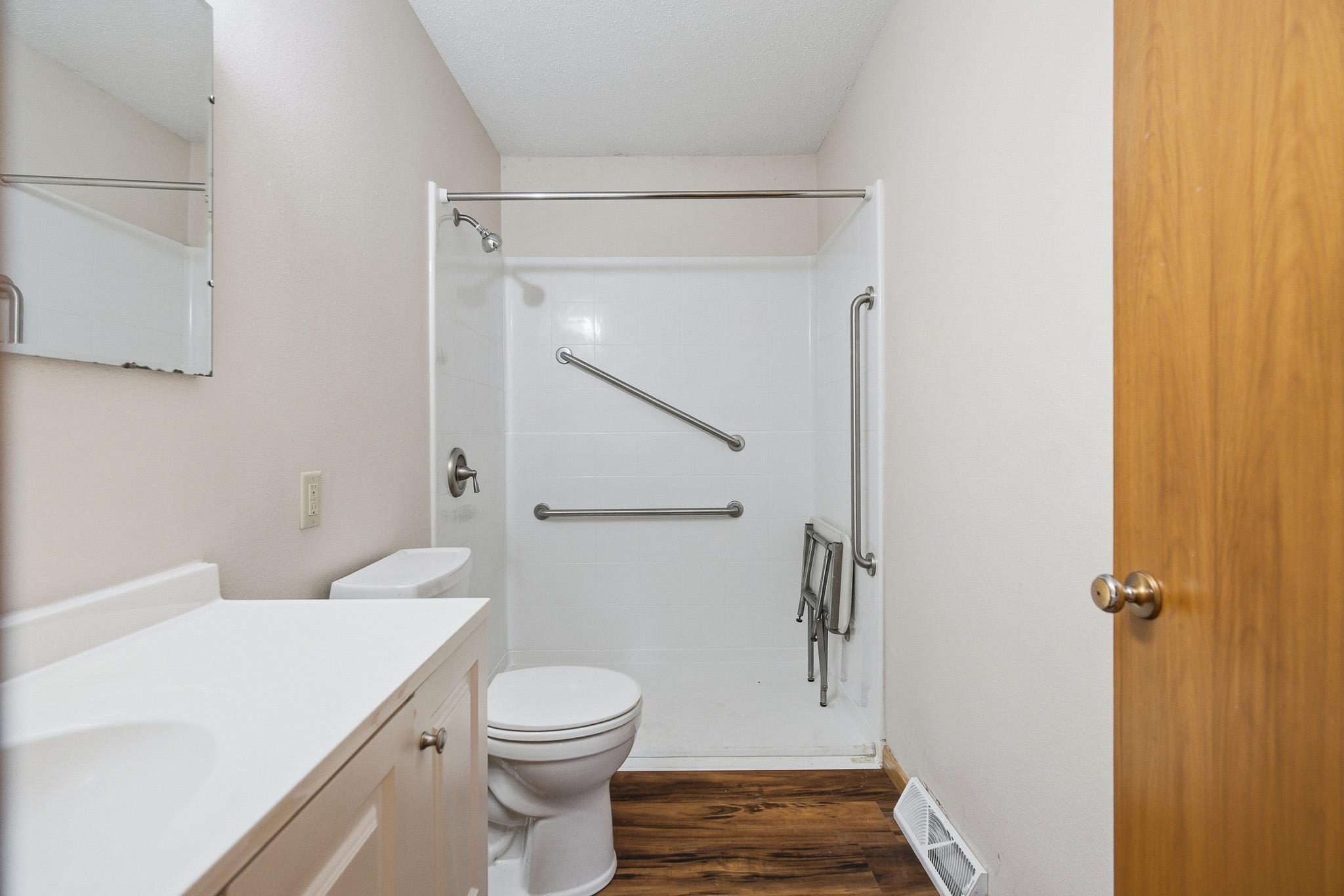 611 James Ave Property Photo 11