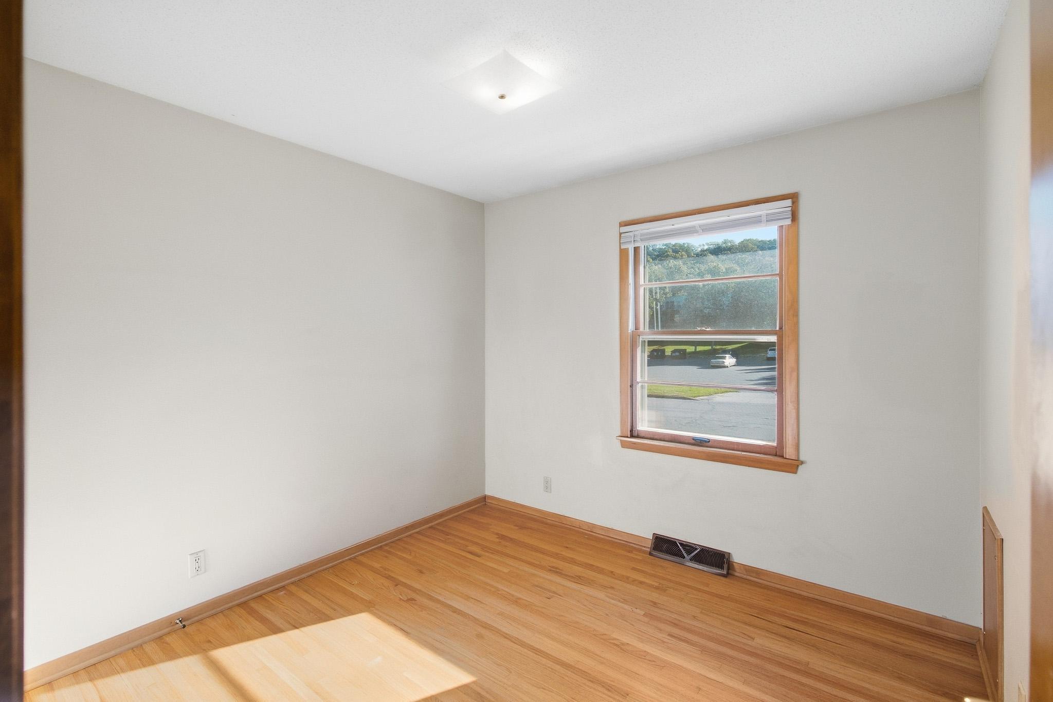 611 James Ave Property Photo 12