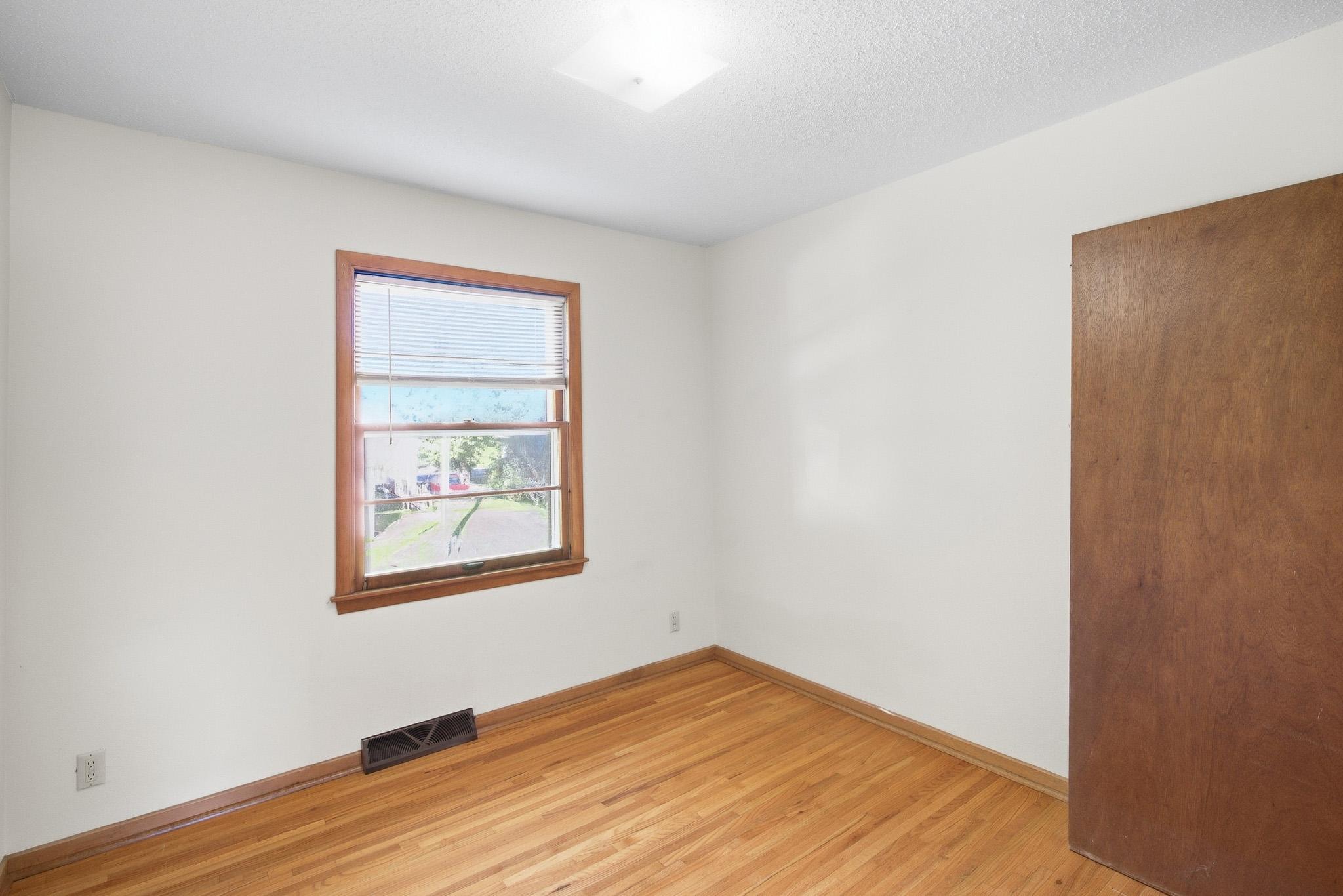611 James Ave Property Photo 14