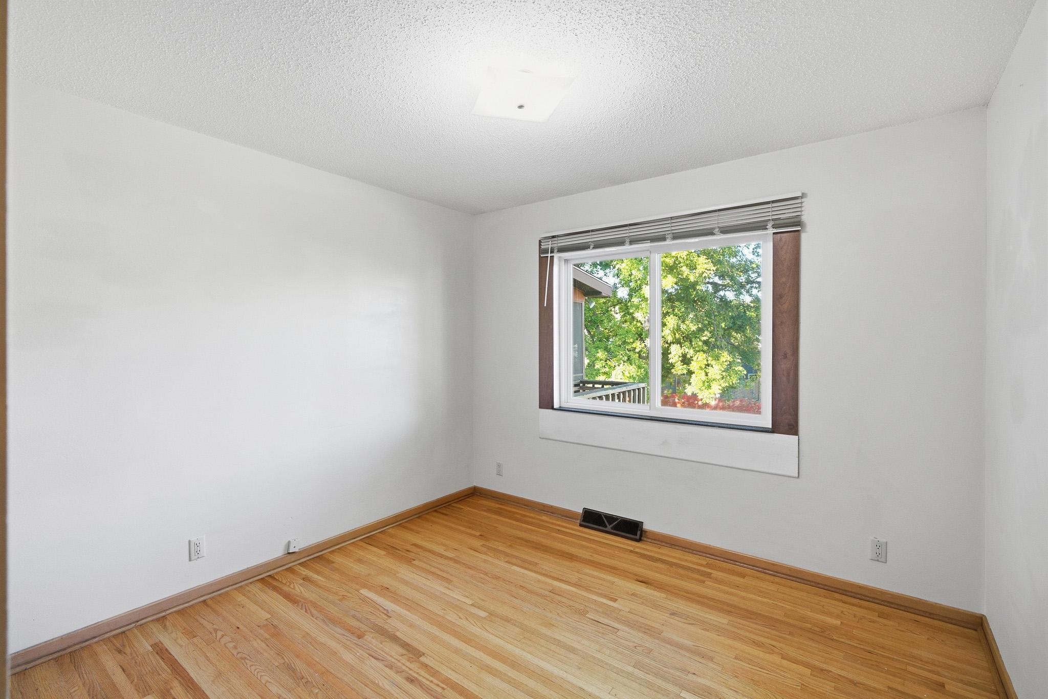 611 James Ave Property Photo 16
