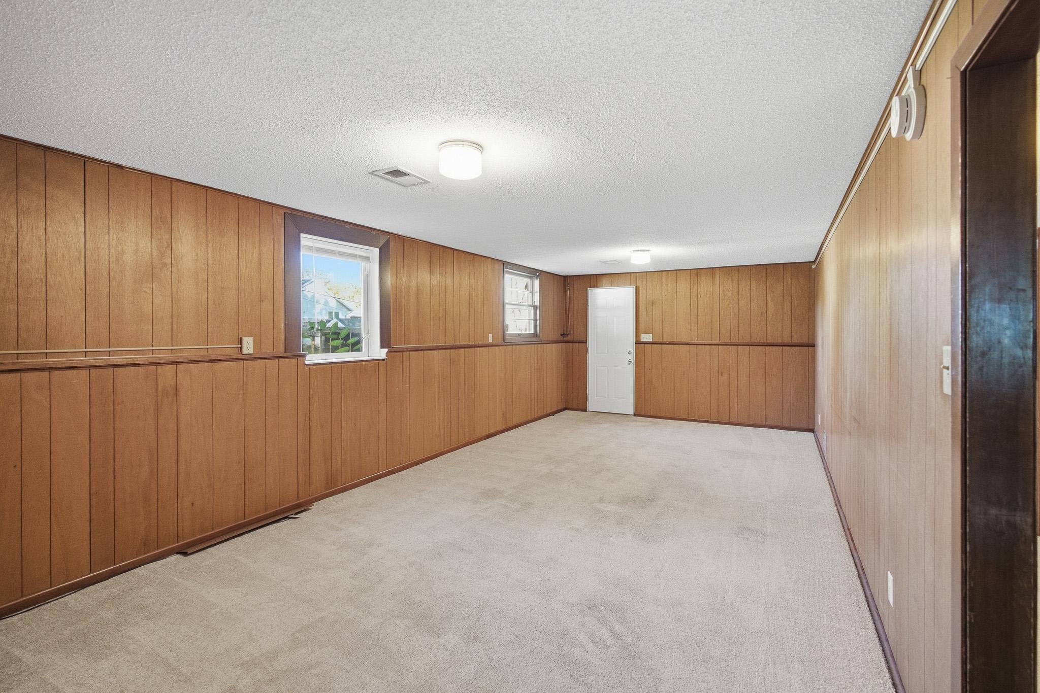 611 James Ave Property Photo 18