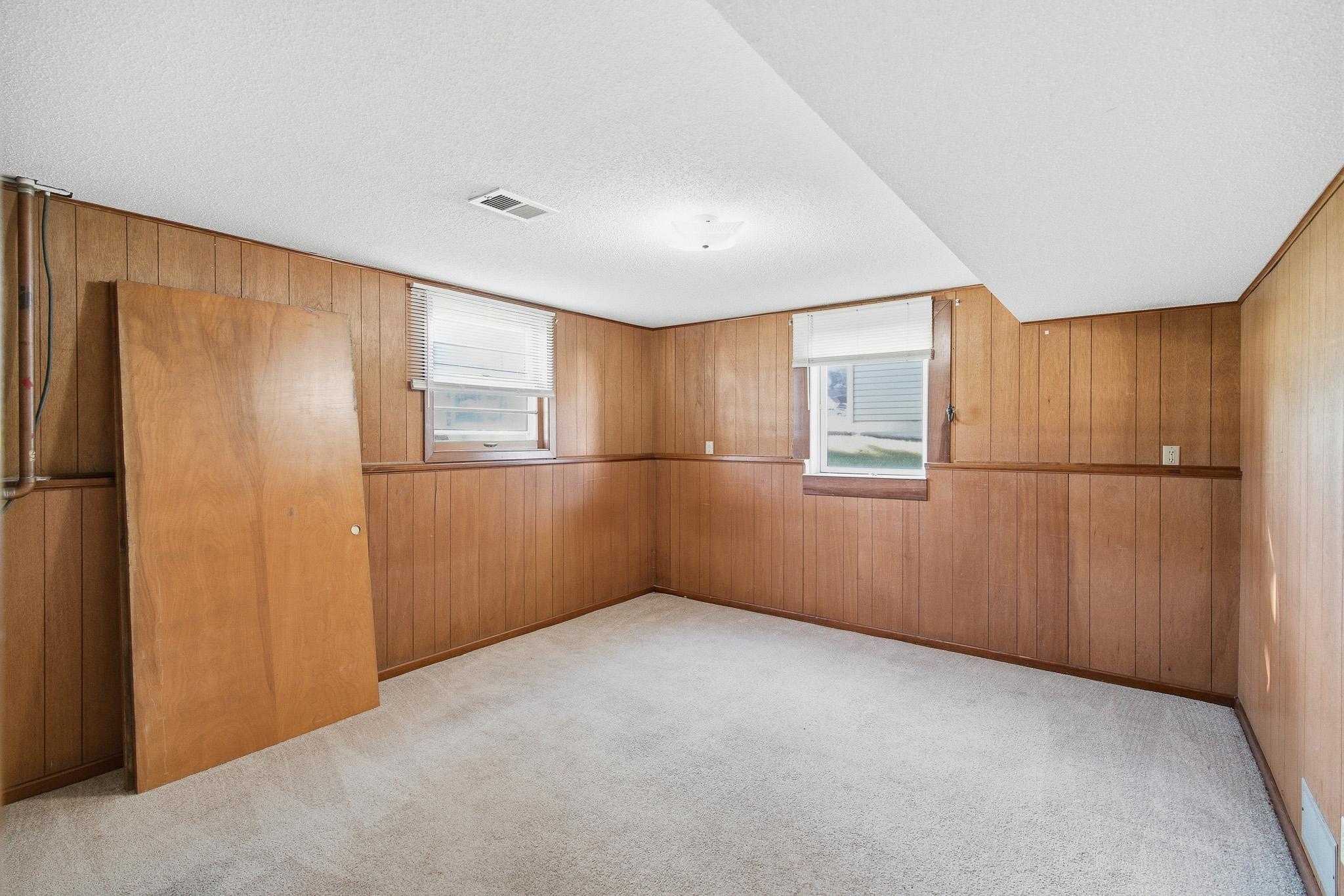 611 James Ave Property Photo 22