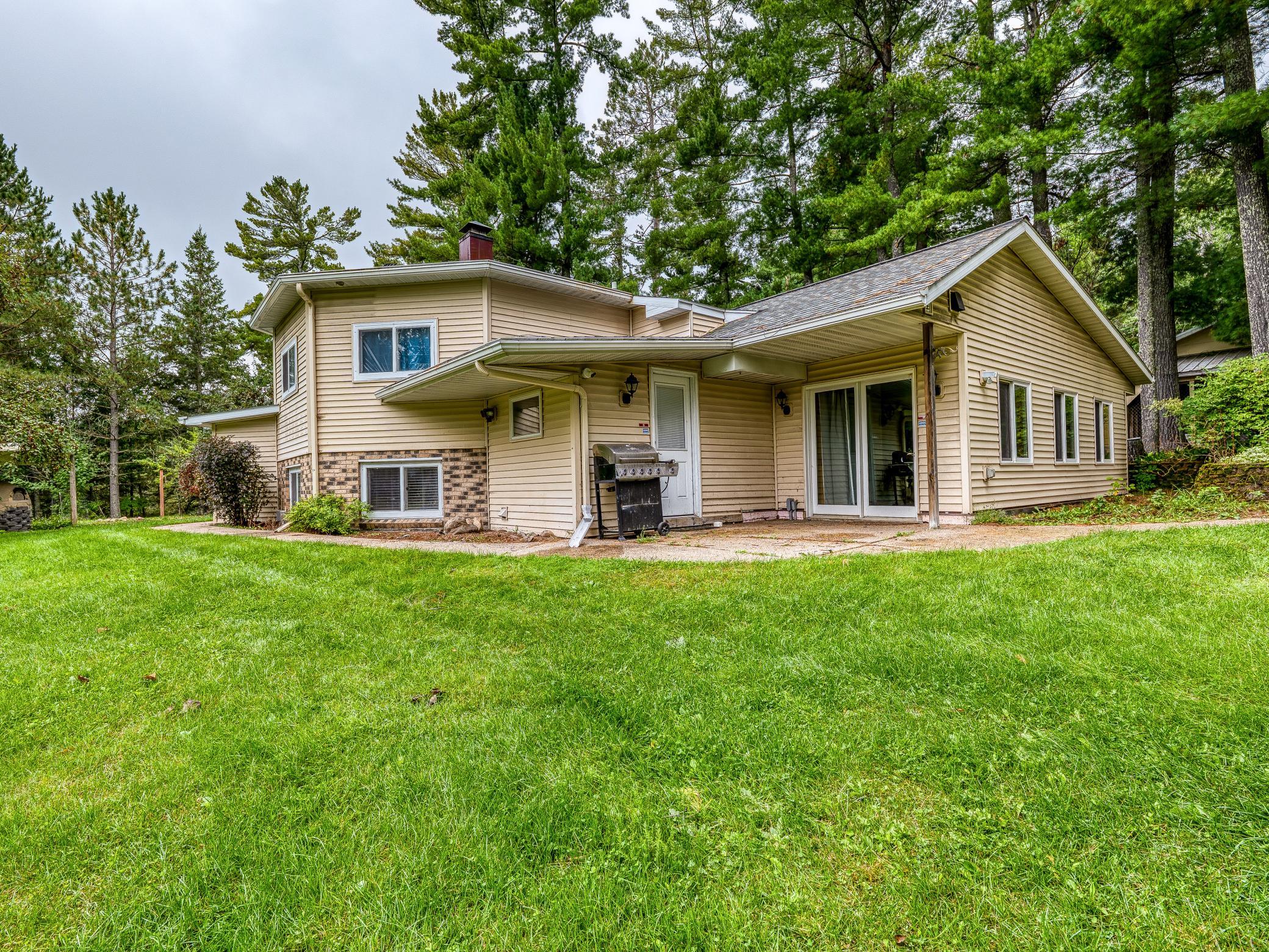 11081 Hillcrest Drive Ne Property Photo 2