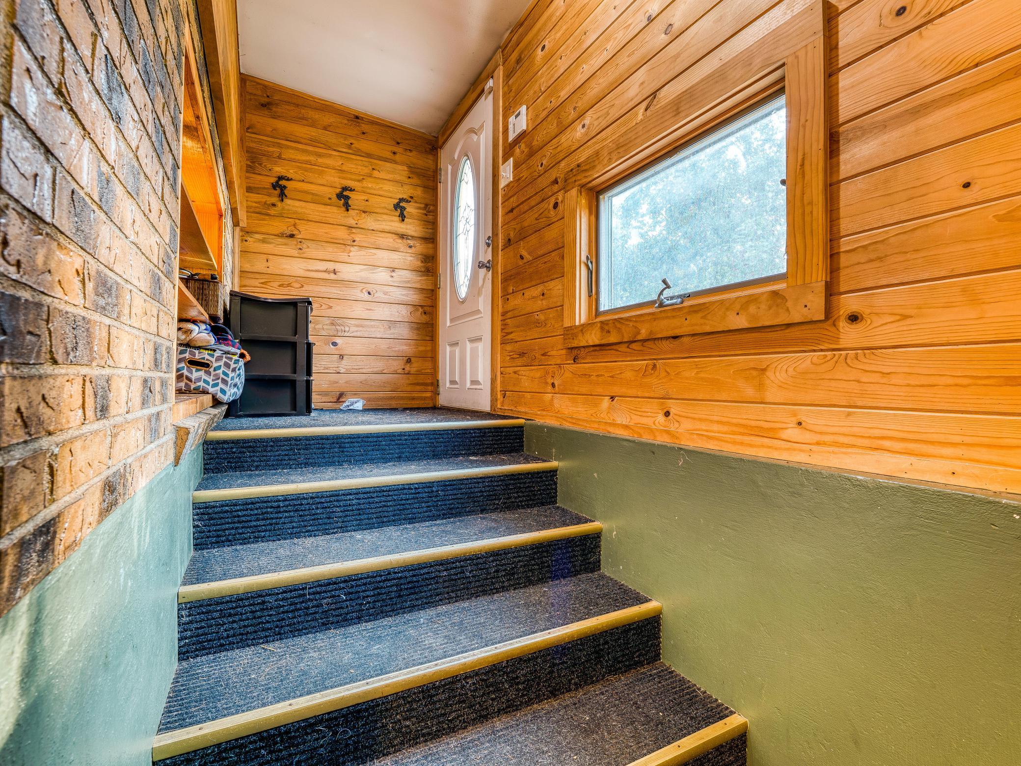 11081 Hillcrest Drive Ne Property Photo 3