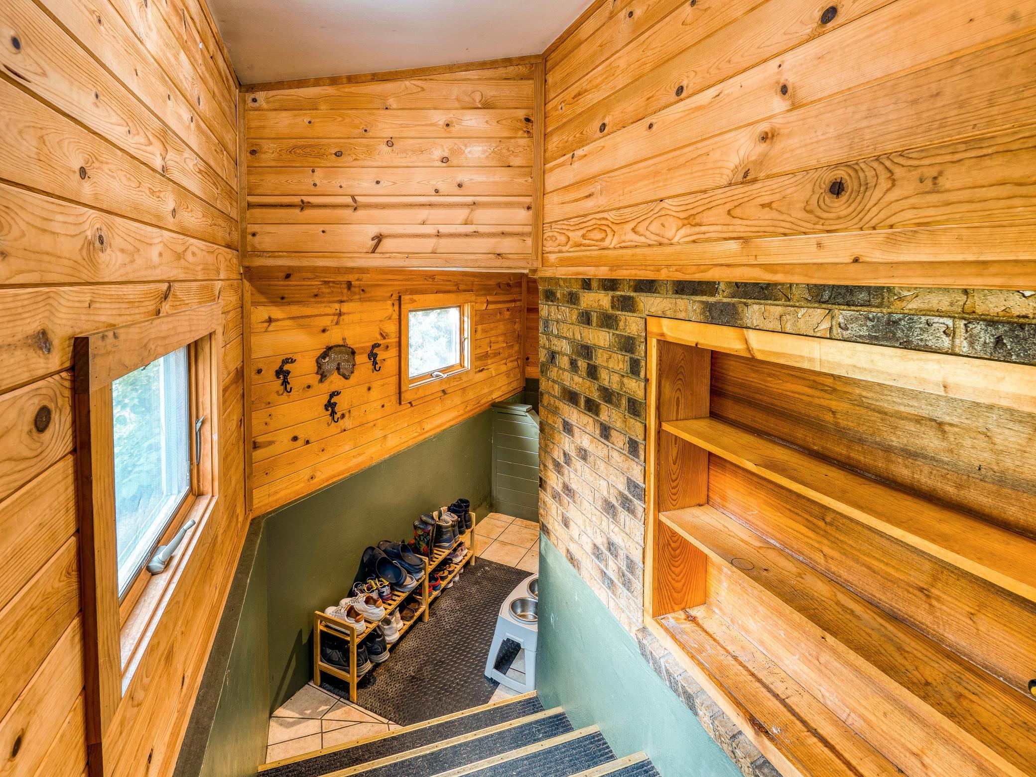 11081 Hillcrest Drive Ne Property Photo 4