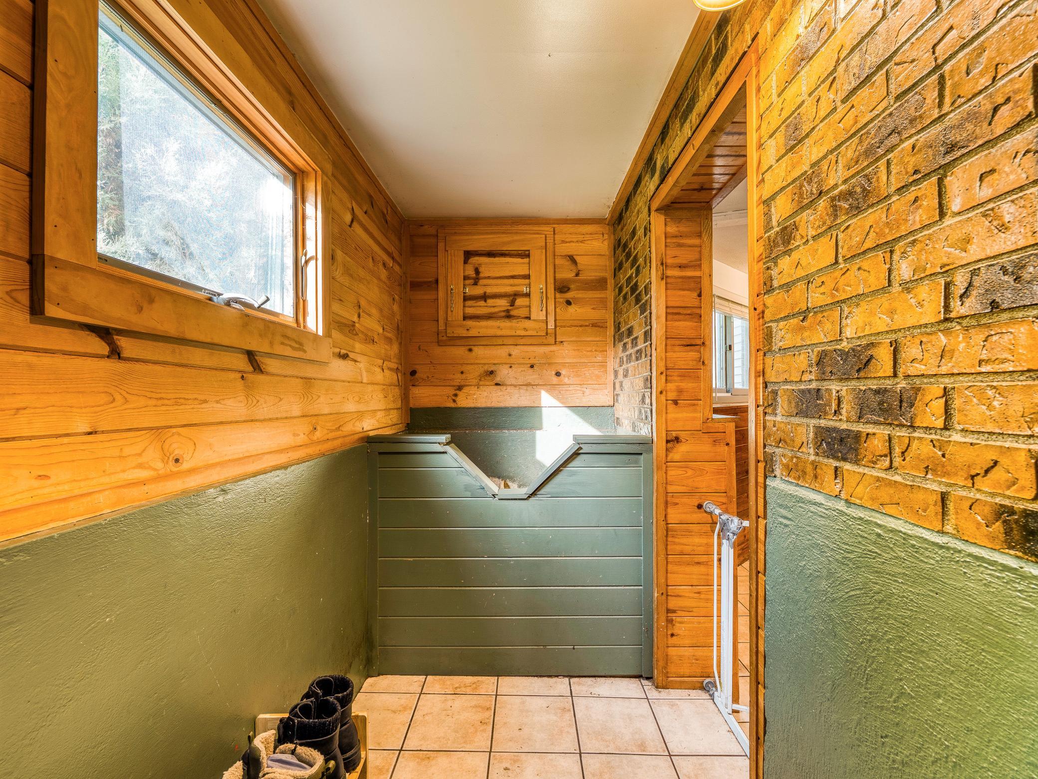 11081 Hillcrest Drive Ne Property Photo 5