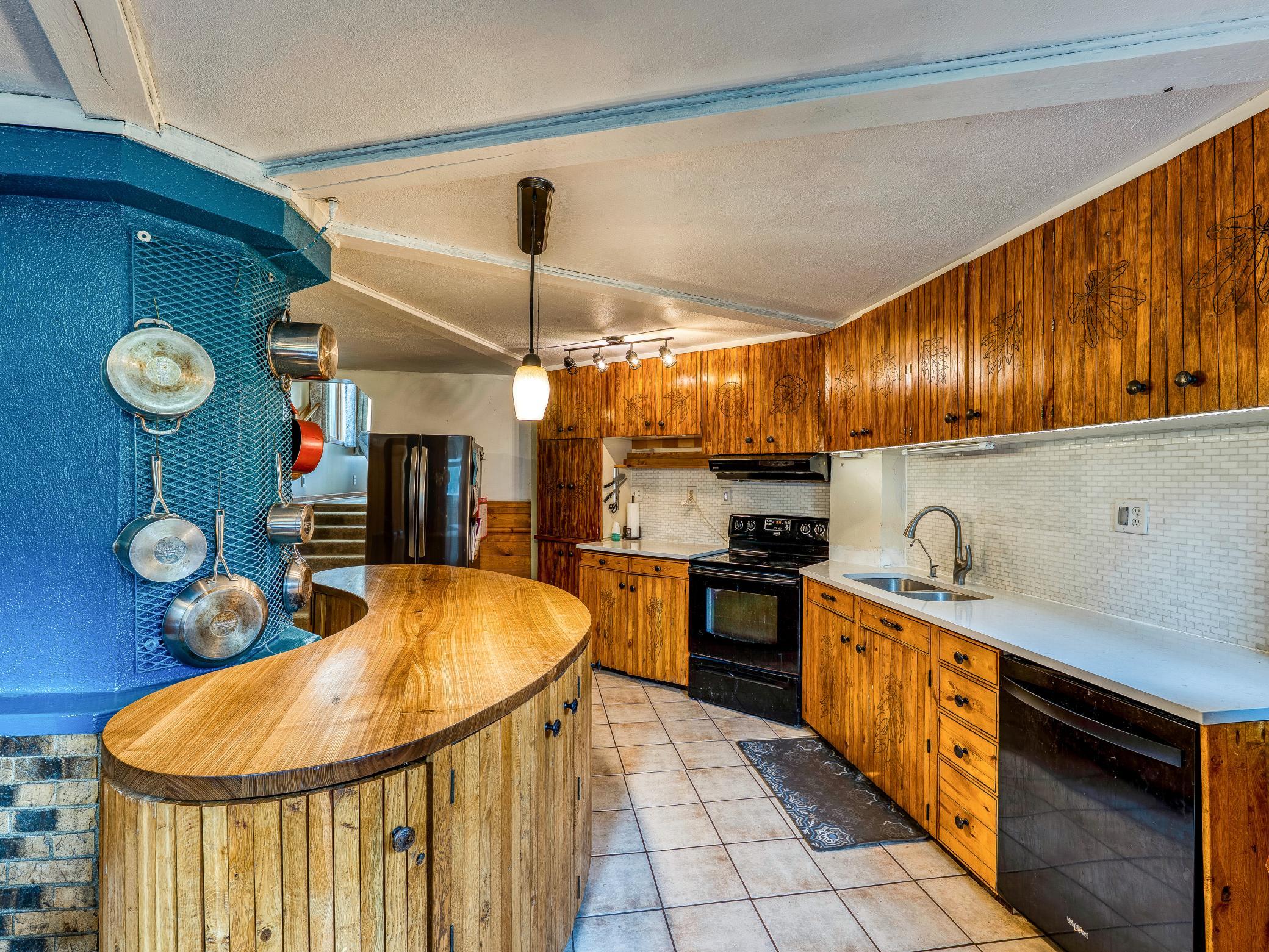 11081 Hillcrest Drive Ne Property Photo 6