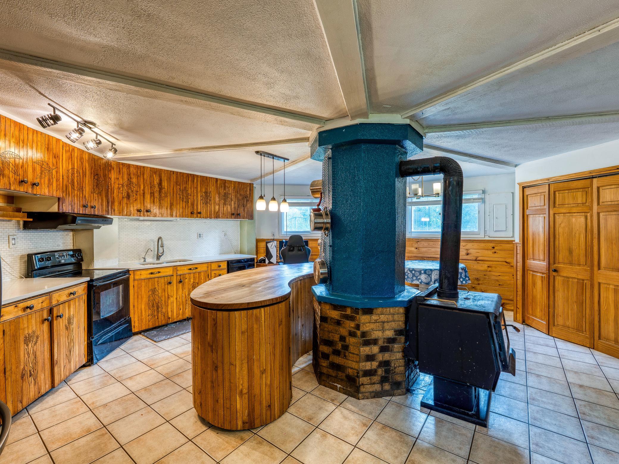 11081 Hillcrest Drive Ne Property Photo 8