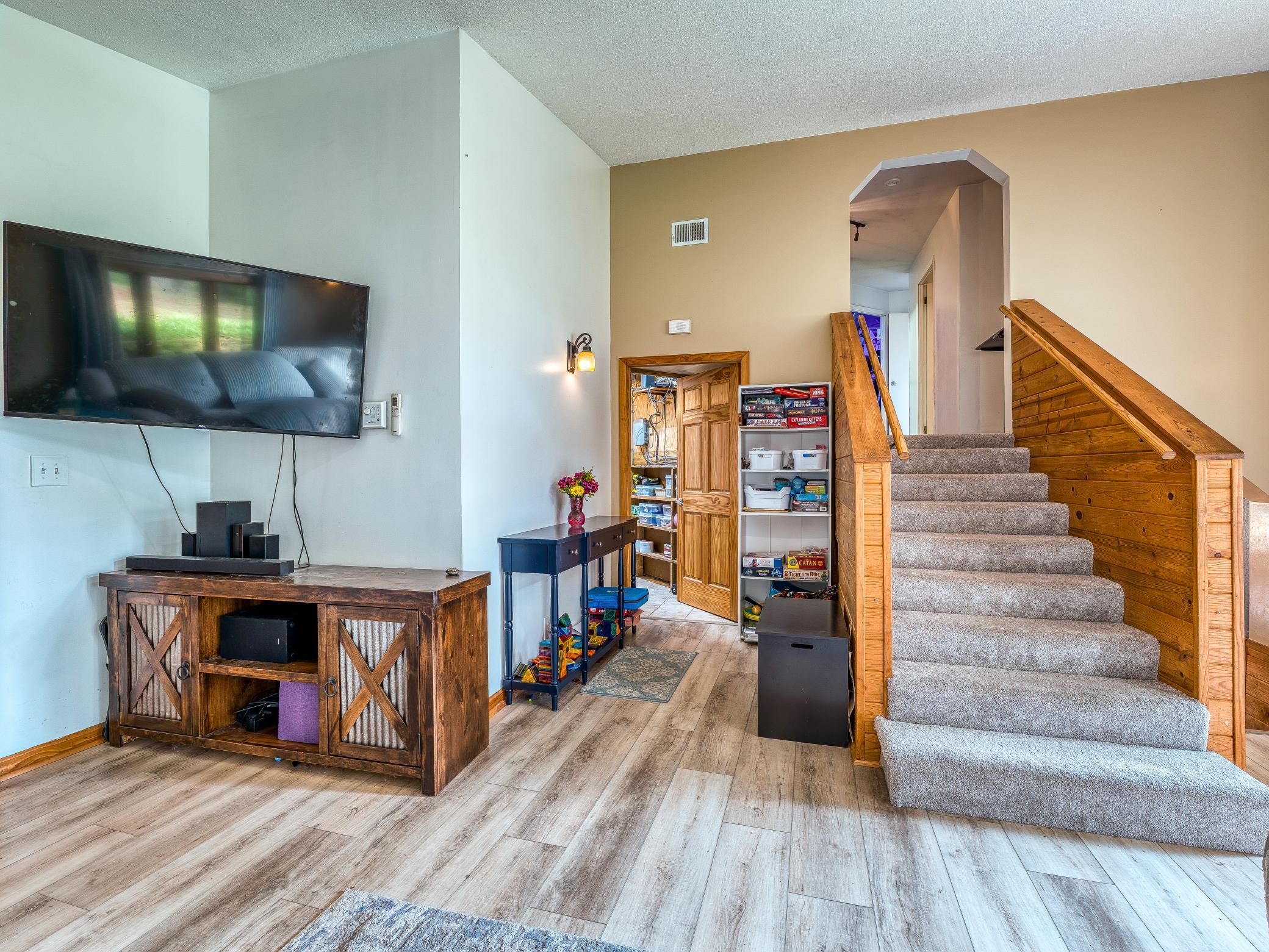 11081 Hillcrest Drive Ne Property Photo 18