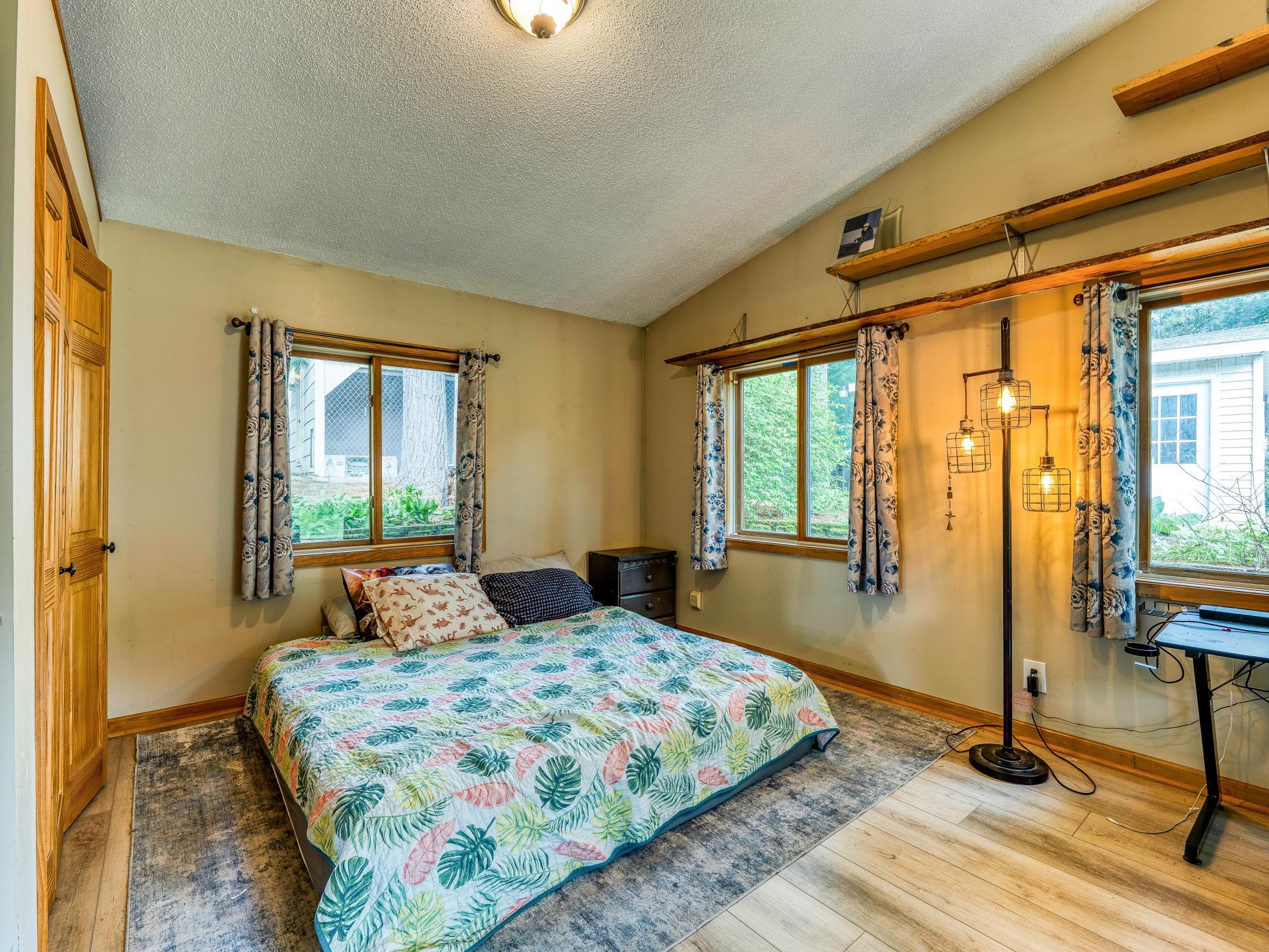 11081 Hillcrest Drive Ne Property Photo 22