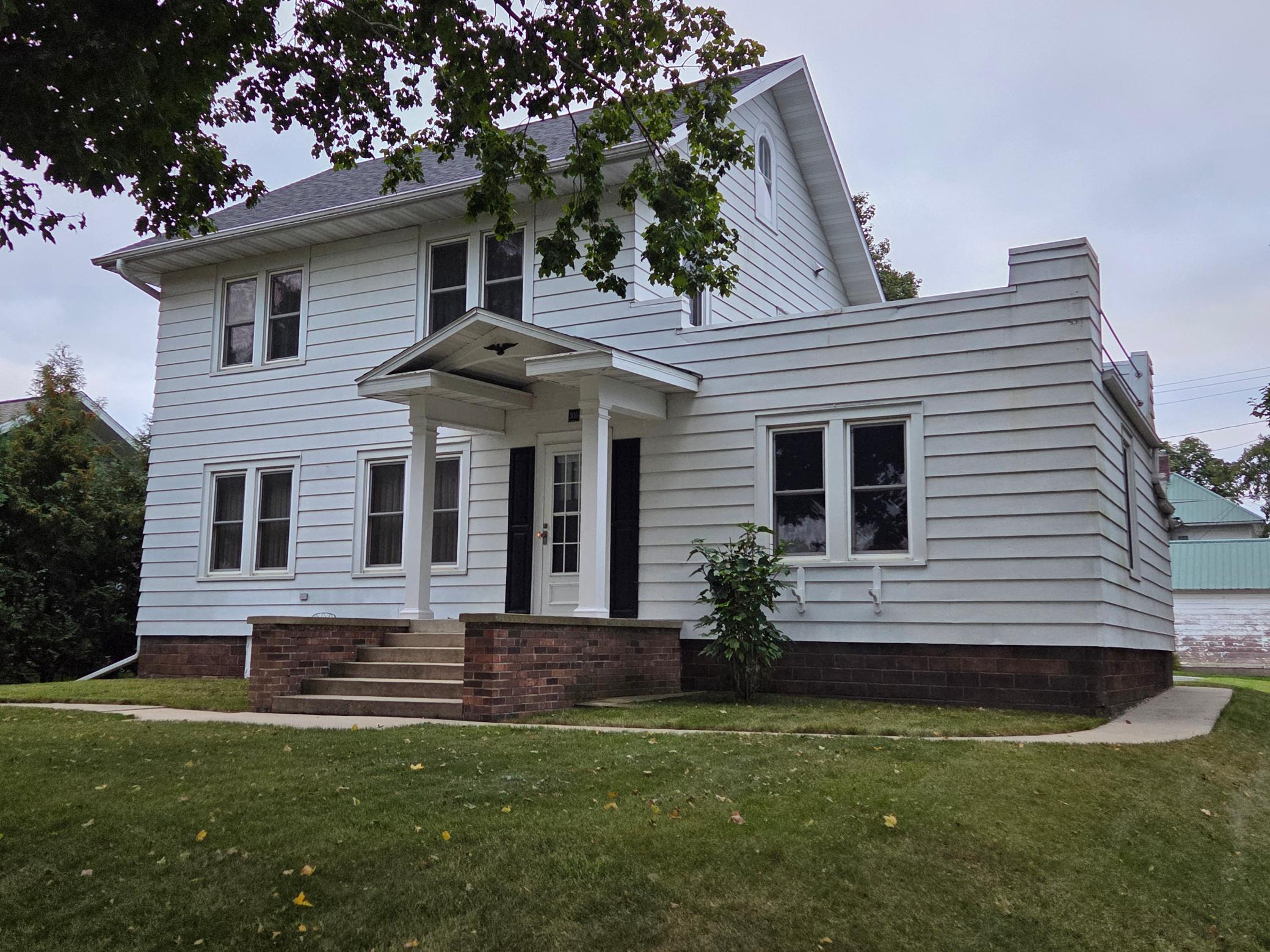 305 N Elm Street Property Photo 1