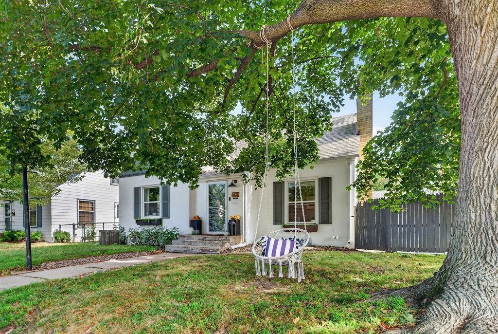4530 Vincent Avenue N Property Photo 3
