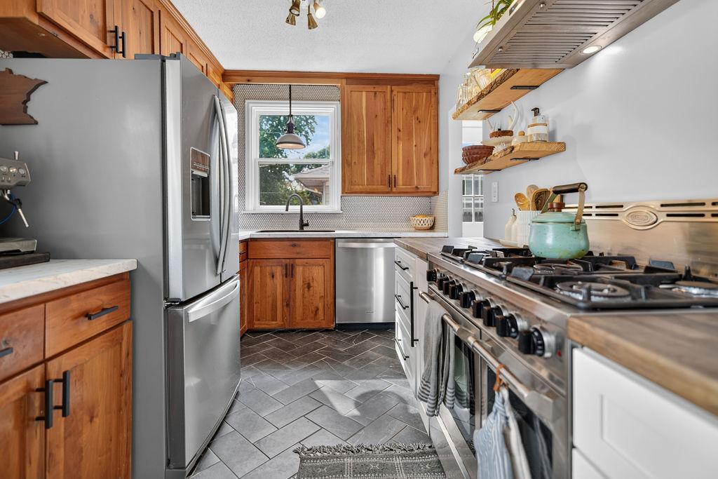 4530 Vincent Avenue N Property Photo 13