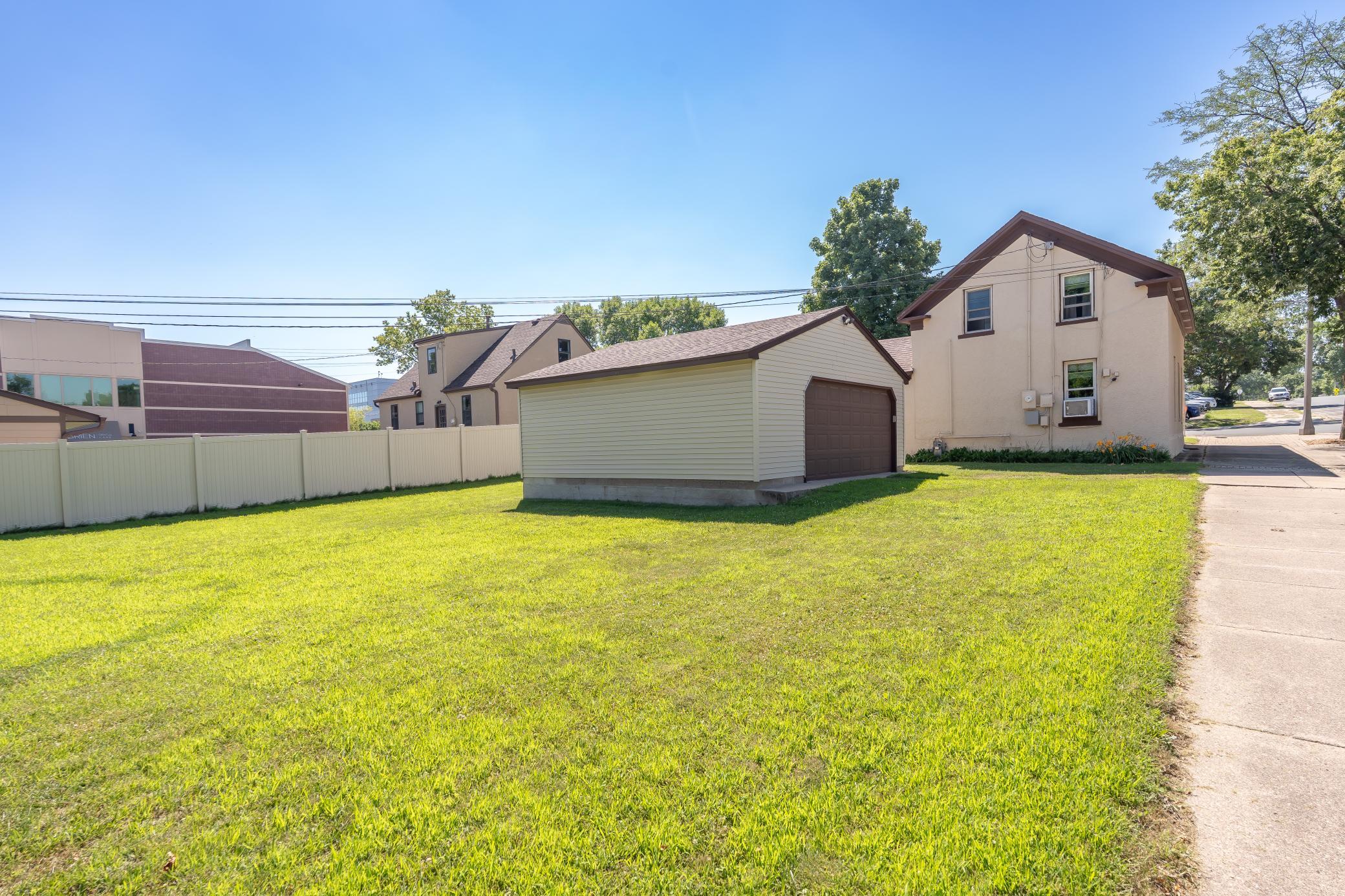 239 3rd Avenue W Property Photo 15