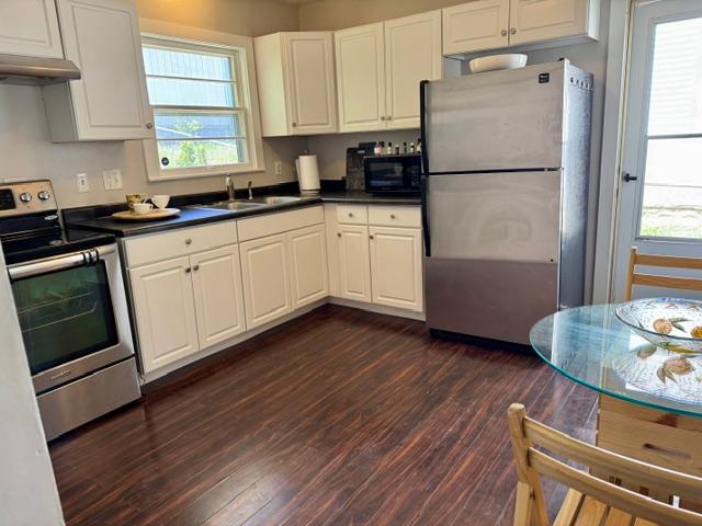3455 Dupont Avenue N Property Photo 2