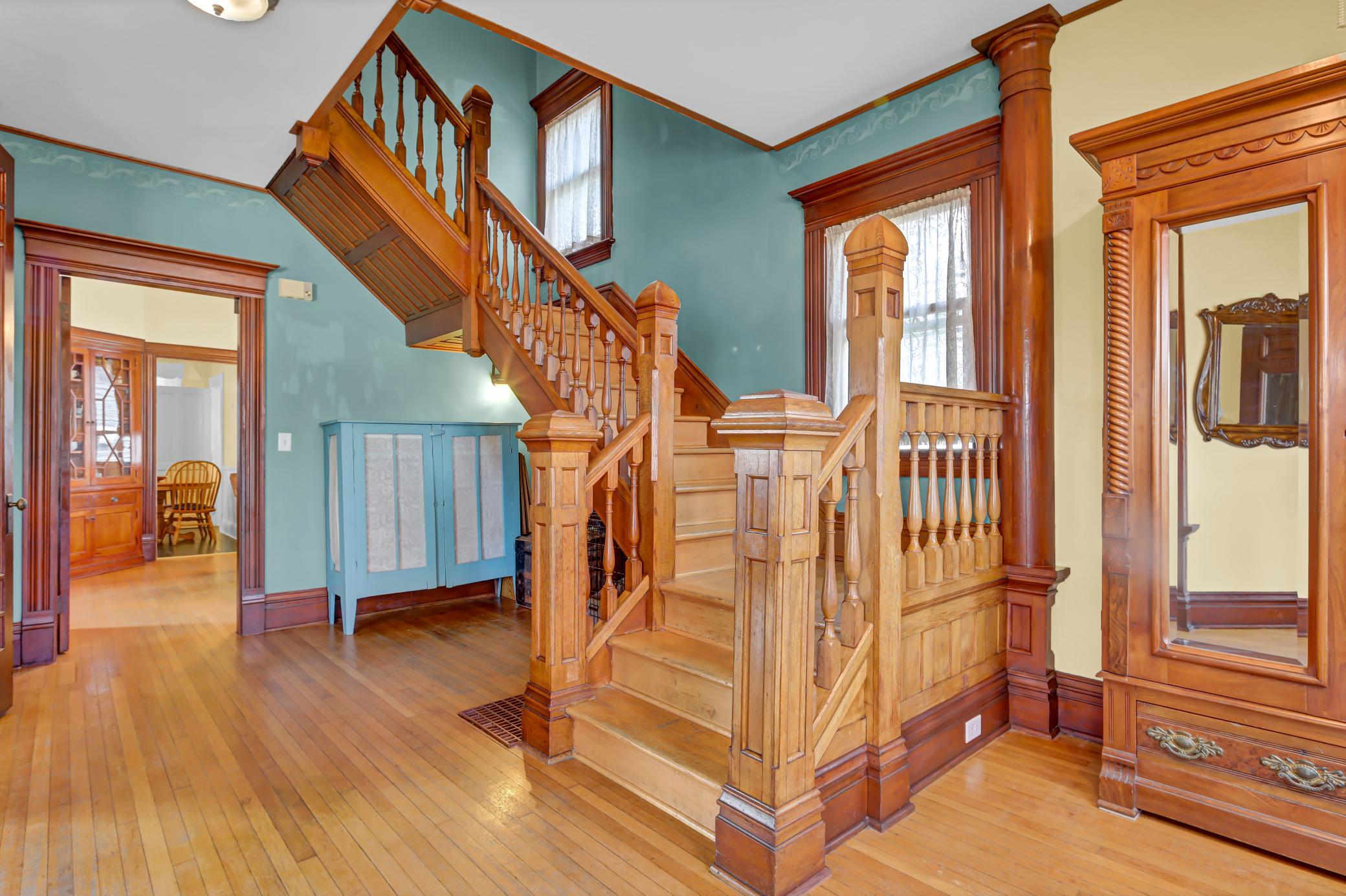 306 S Prairie Street Property Photo 1