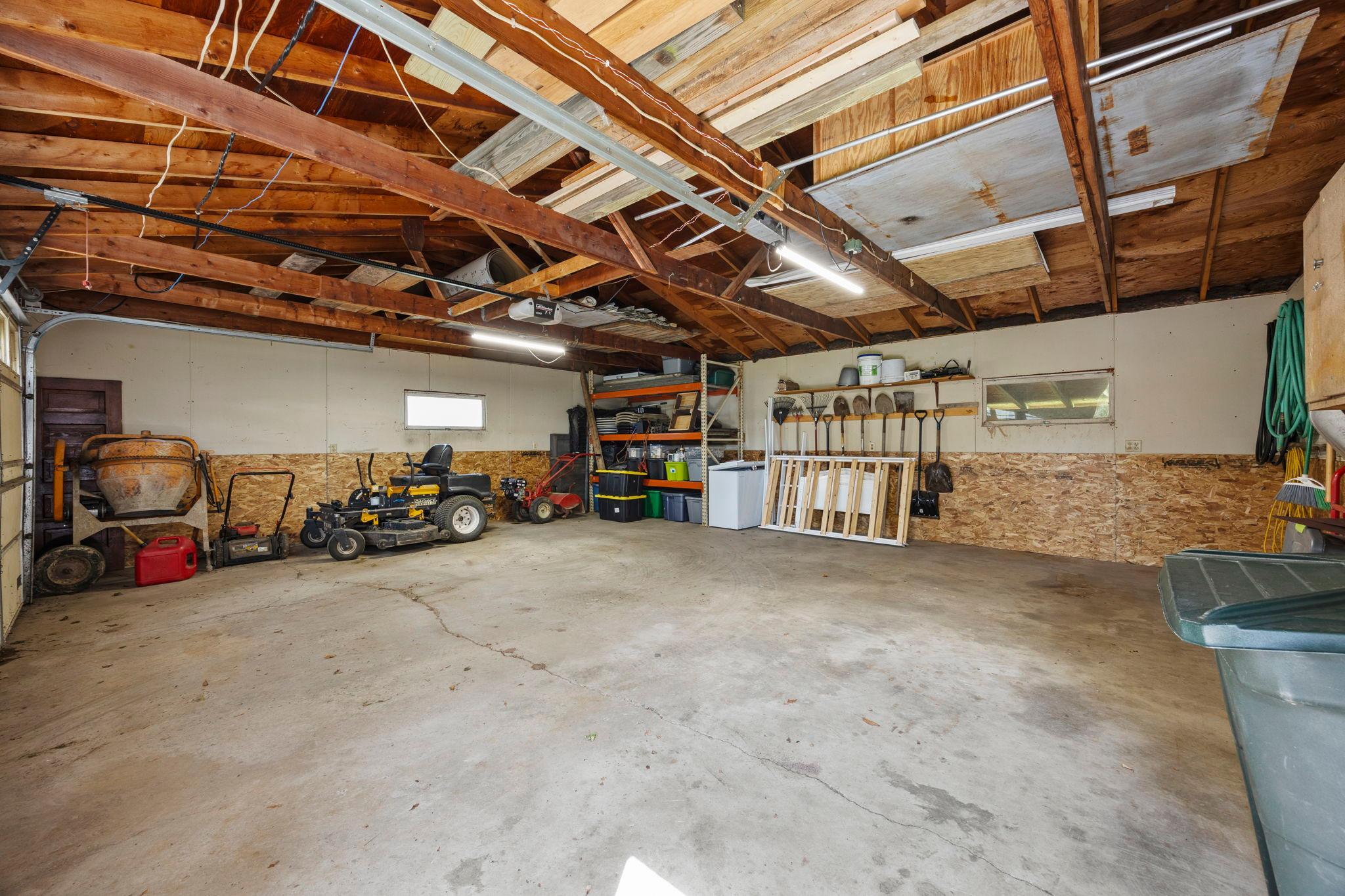400 South Road Property Photo 27