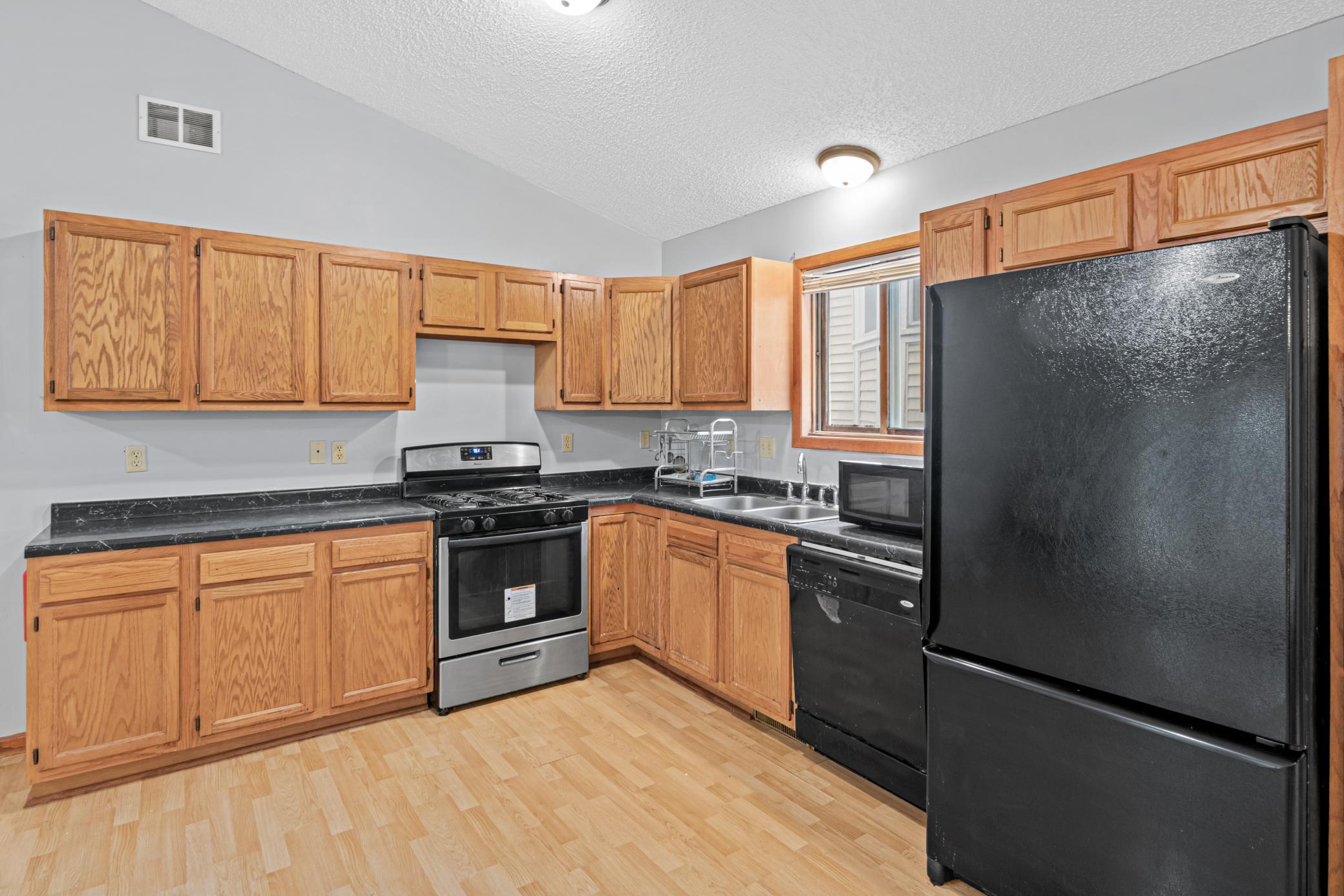 1027 White Bear Avenue N Property Photo 4