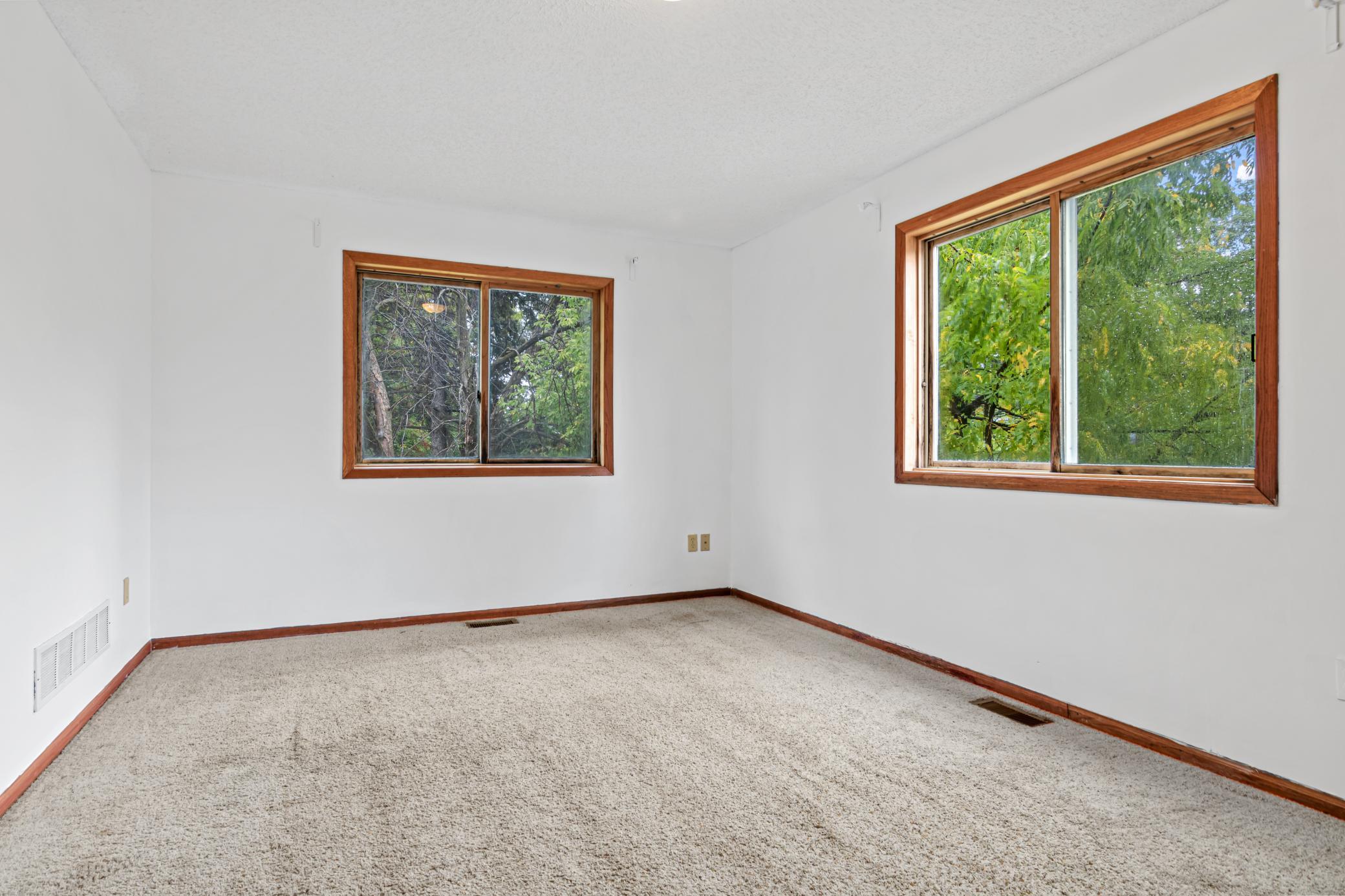 1027 White Bear Avenue N Property Photo 7
