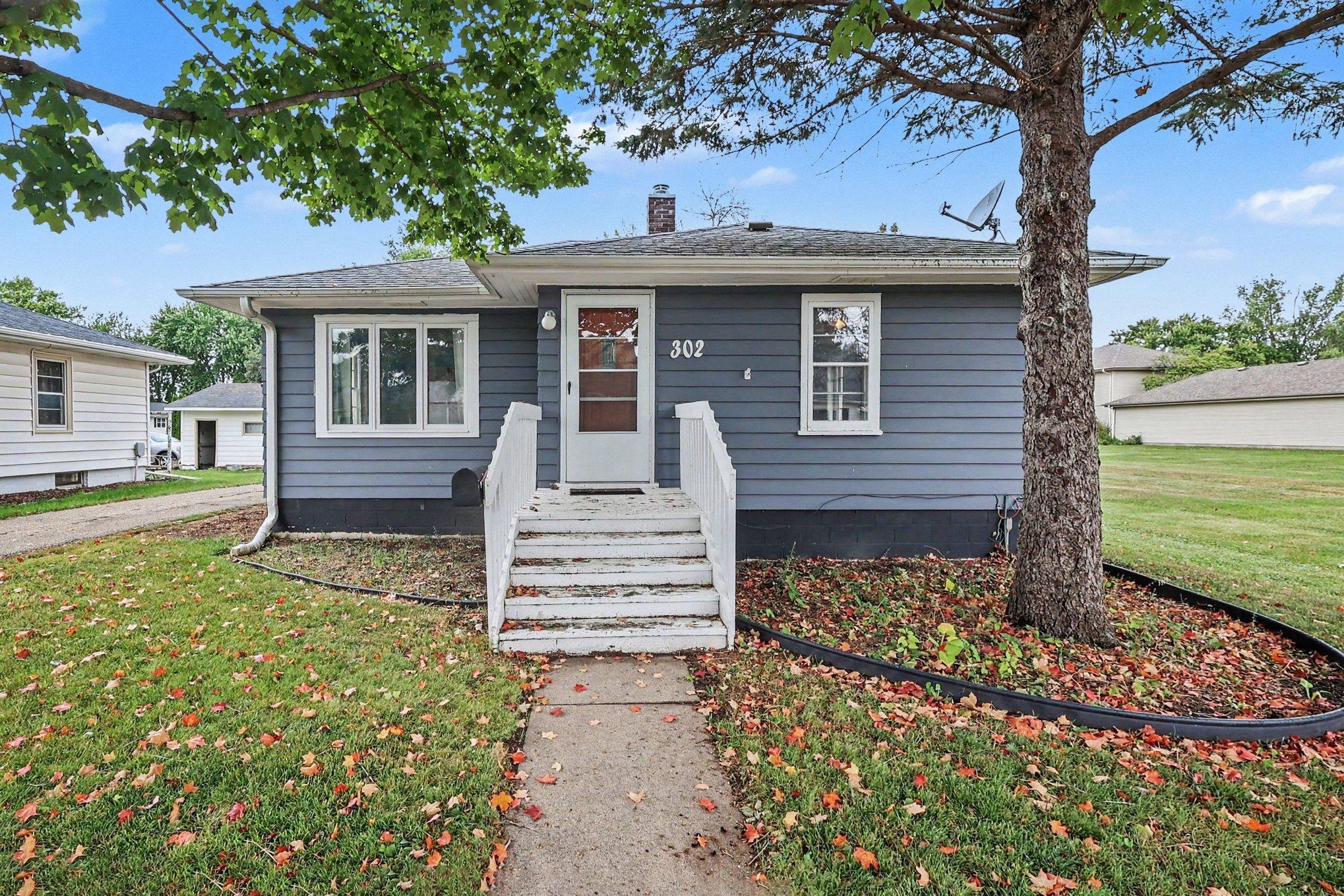 302 Lincoln Avenue N Property Photo 1