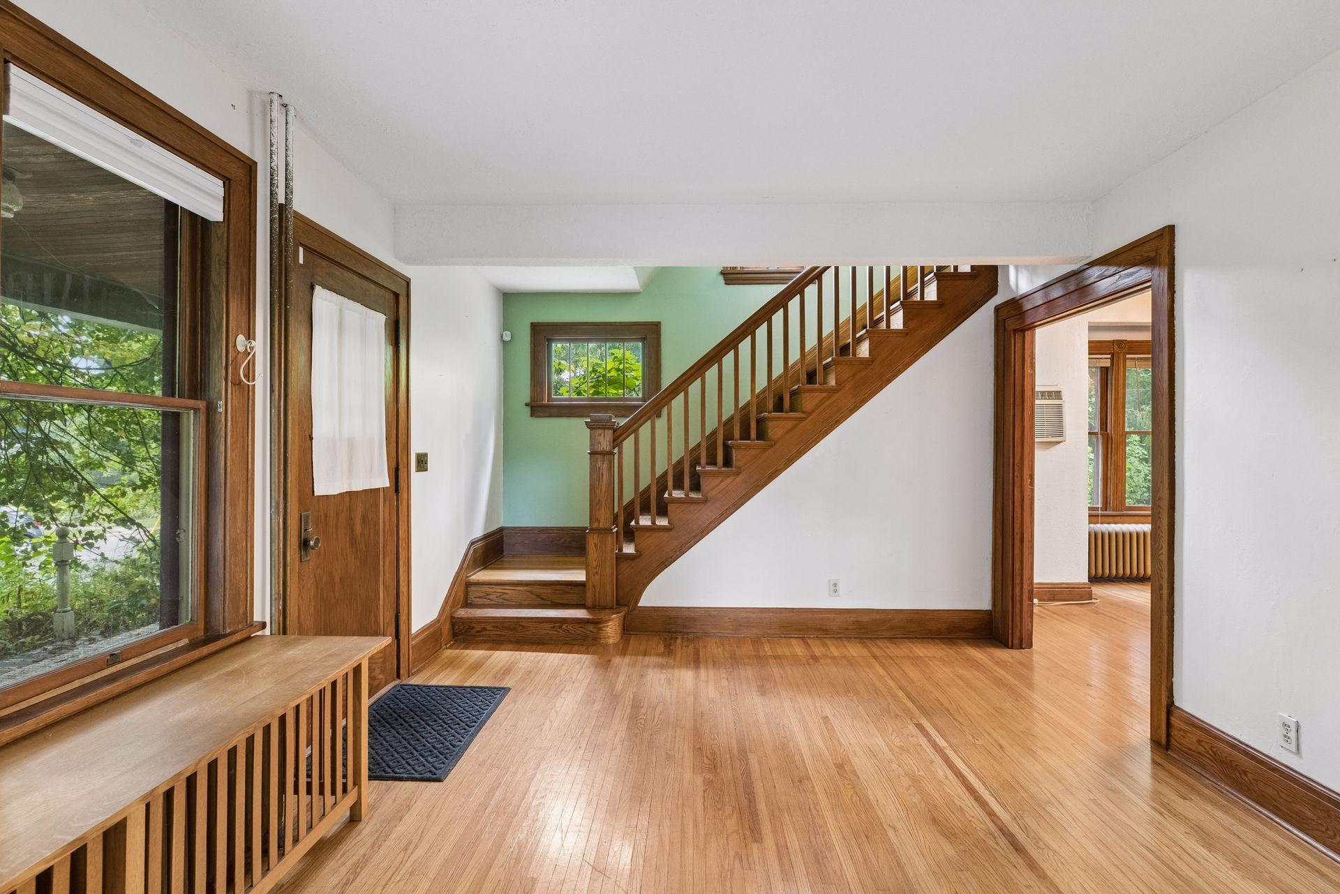 717 Linden Street W Property Photo 2