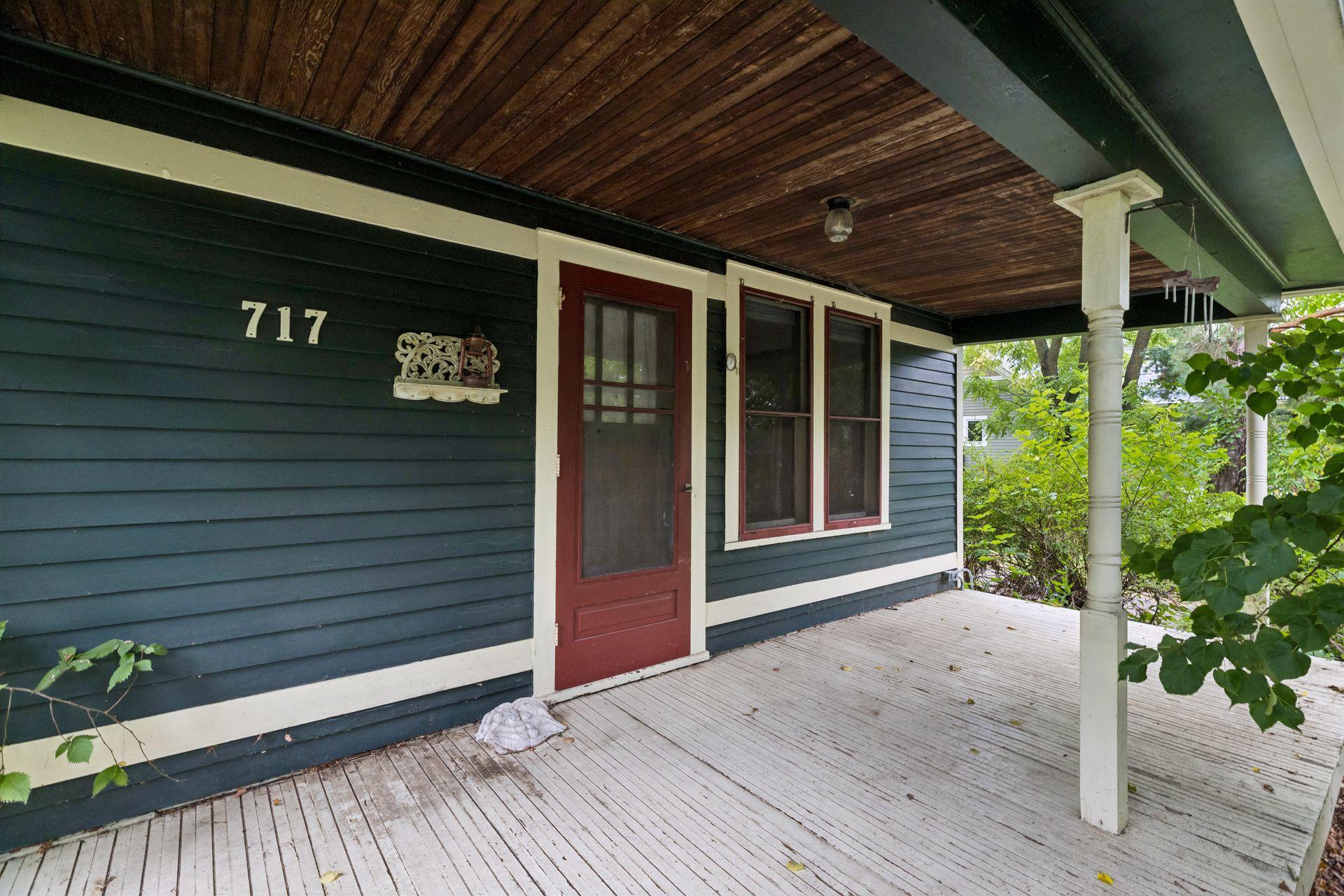 717 Linden Street W Property Photo 3