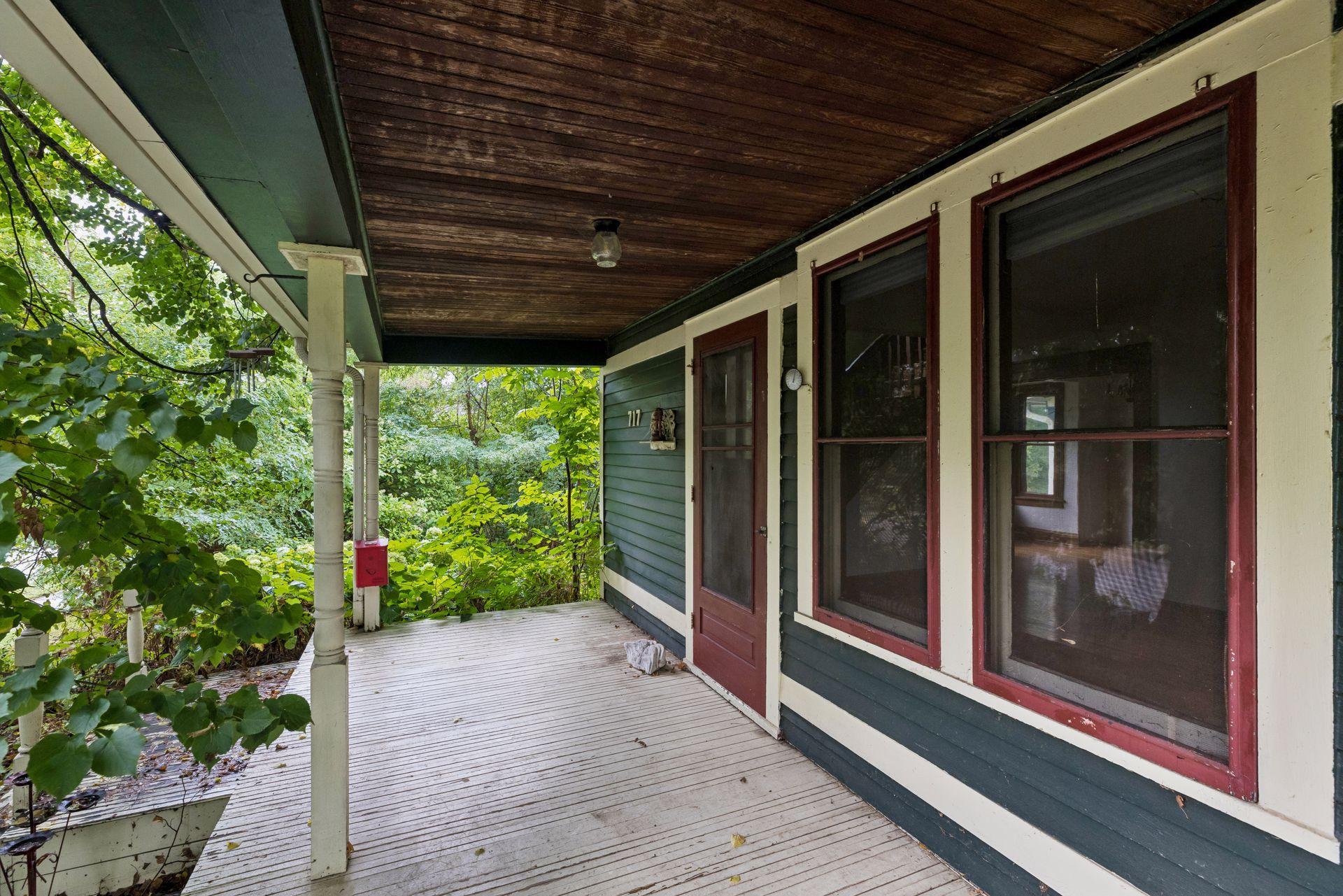 717 Linden Street W Property Photo 8